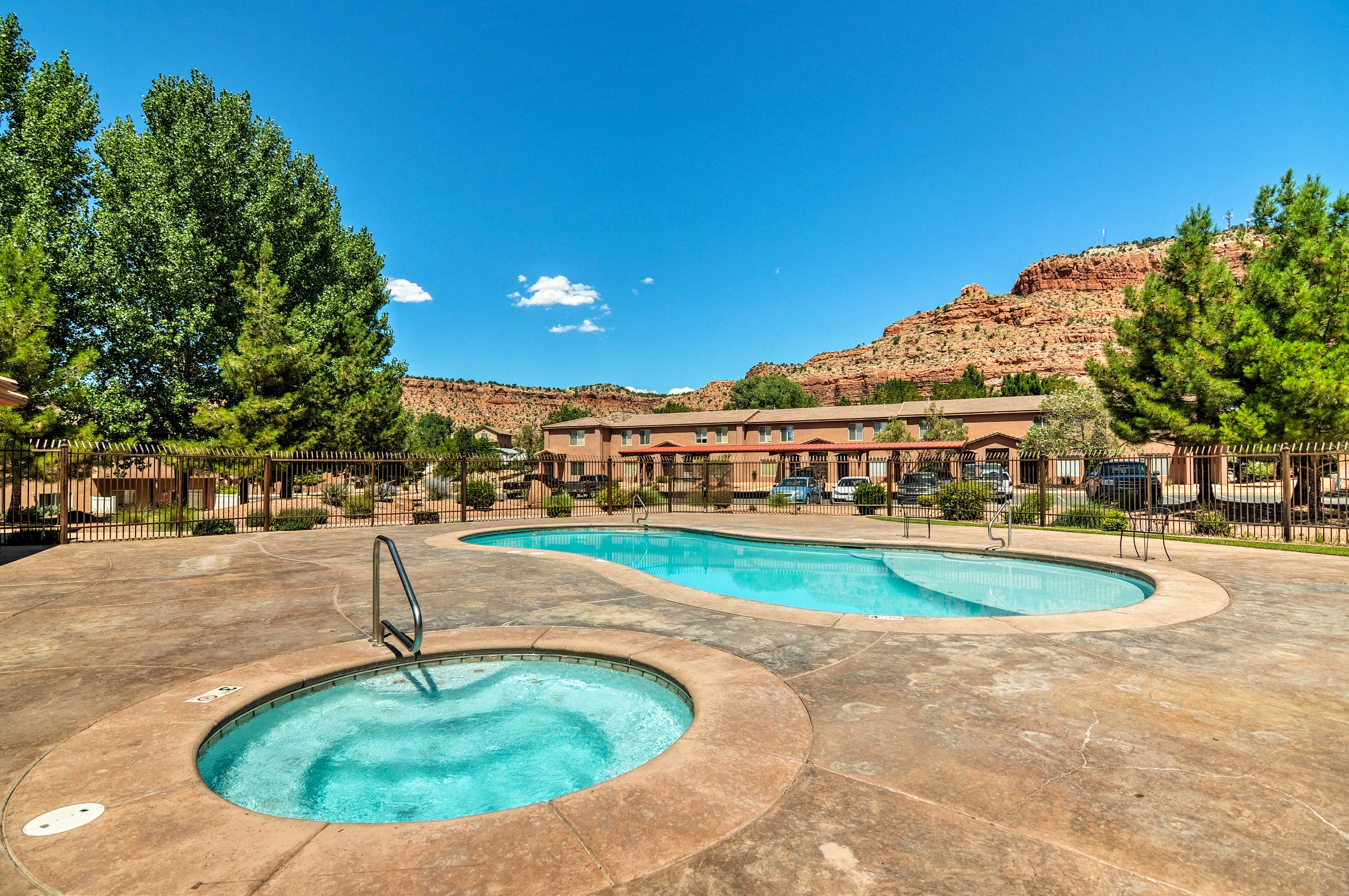 Kanab Condo w/ Pool & AC