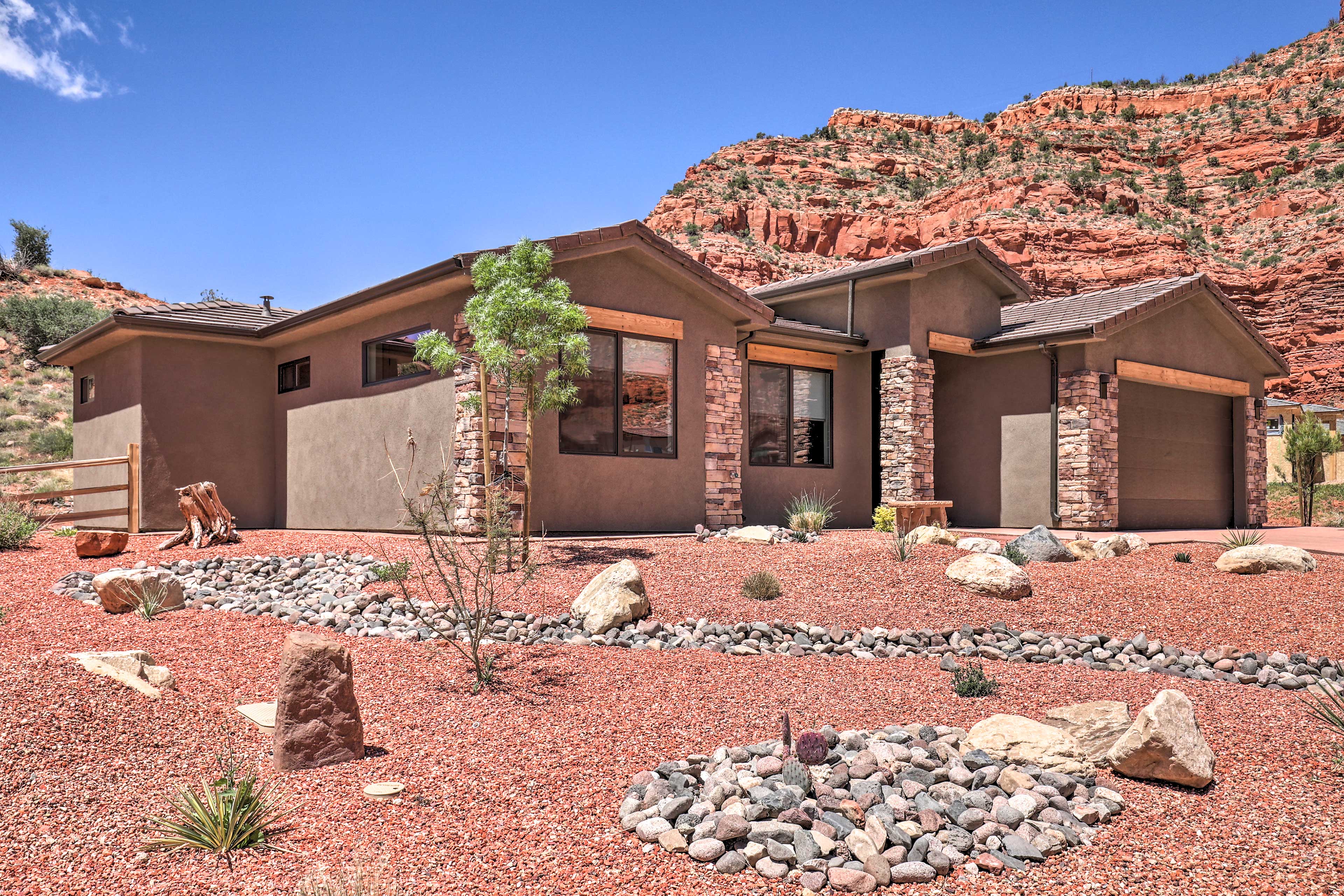 'Kanabin' Near Zion NP: Luxe Home w/ Fire Pit!