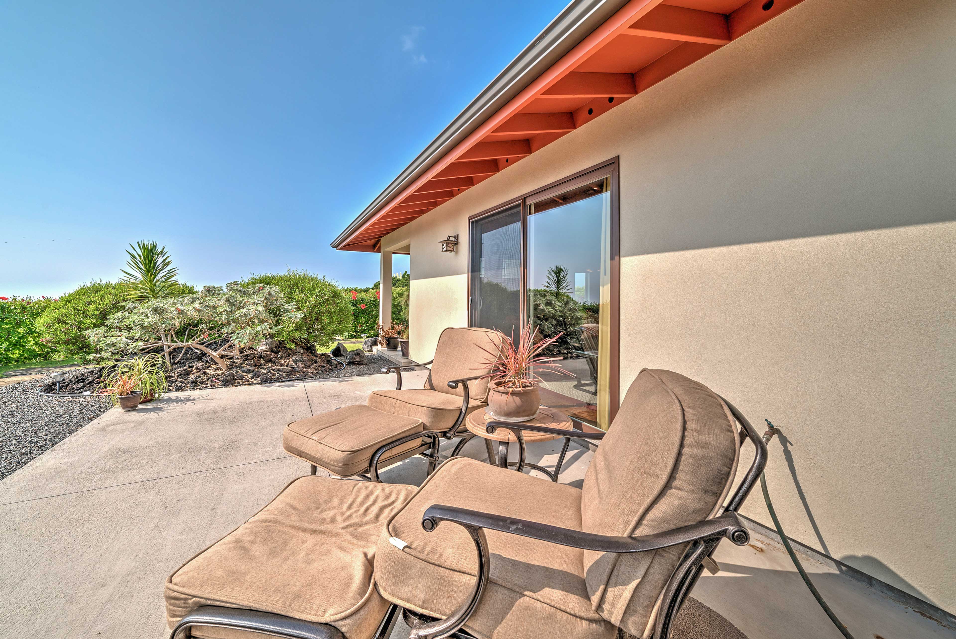 Property Image 2 - Kona Coast Hideaway w/ Patio & Pacific Ocean Views