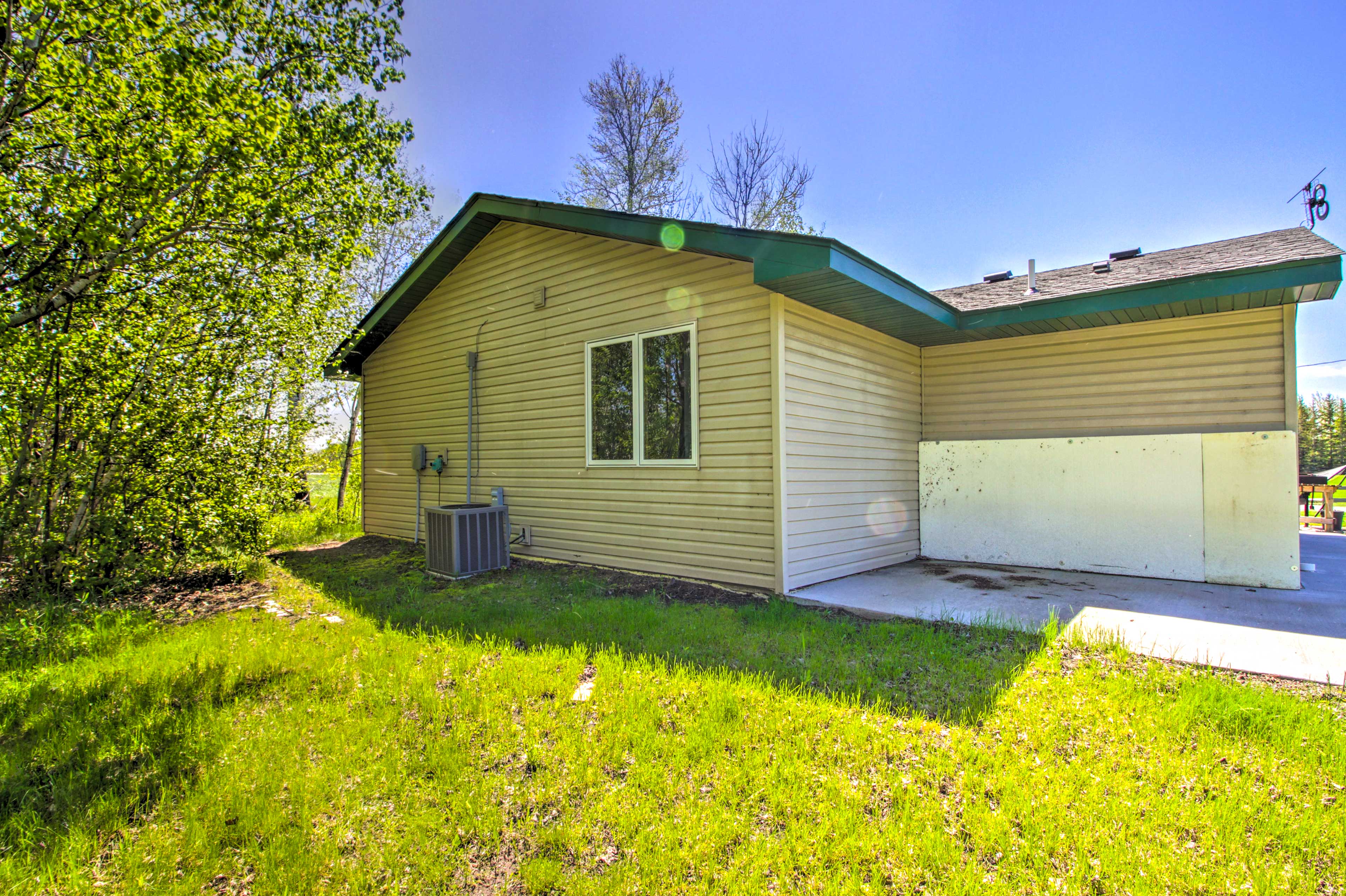 Property Image 1 - Rural ’Harry’s House’ w/ Fire Pit on 20 Acres