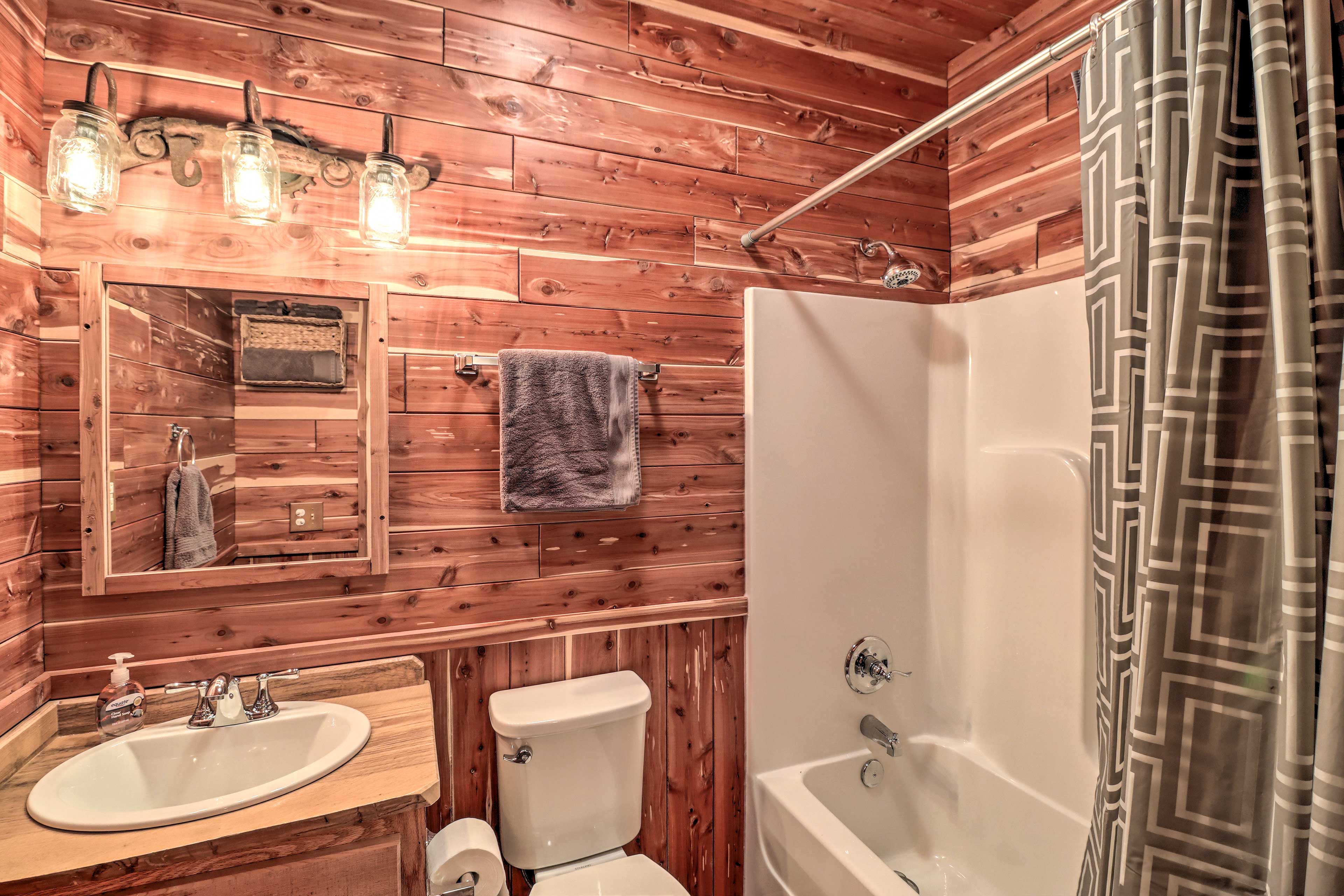 Rural Wooded Cabin Near Trophy Trout Fishing!