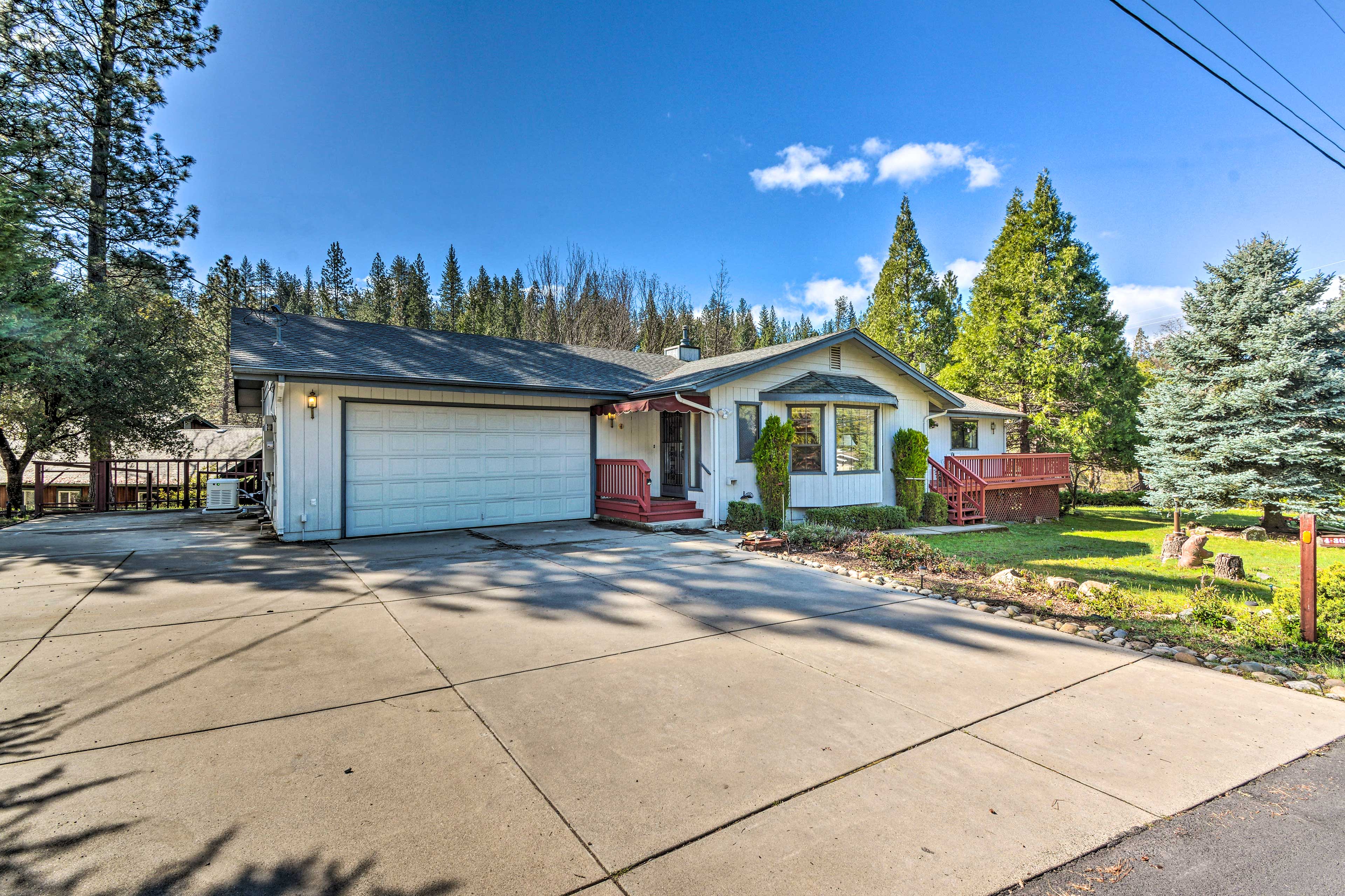 Property Image 1 - Rustic Groveland Home: Private Hot Tub, Deck & BBQ