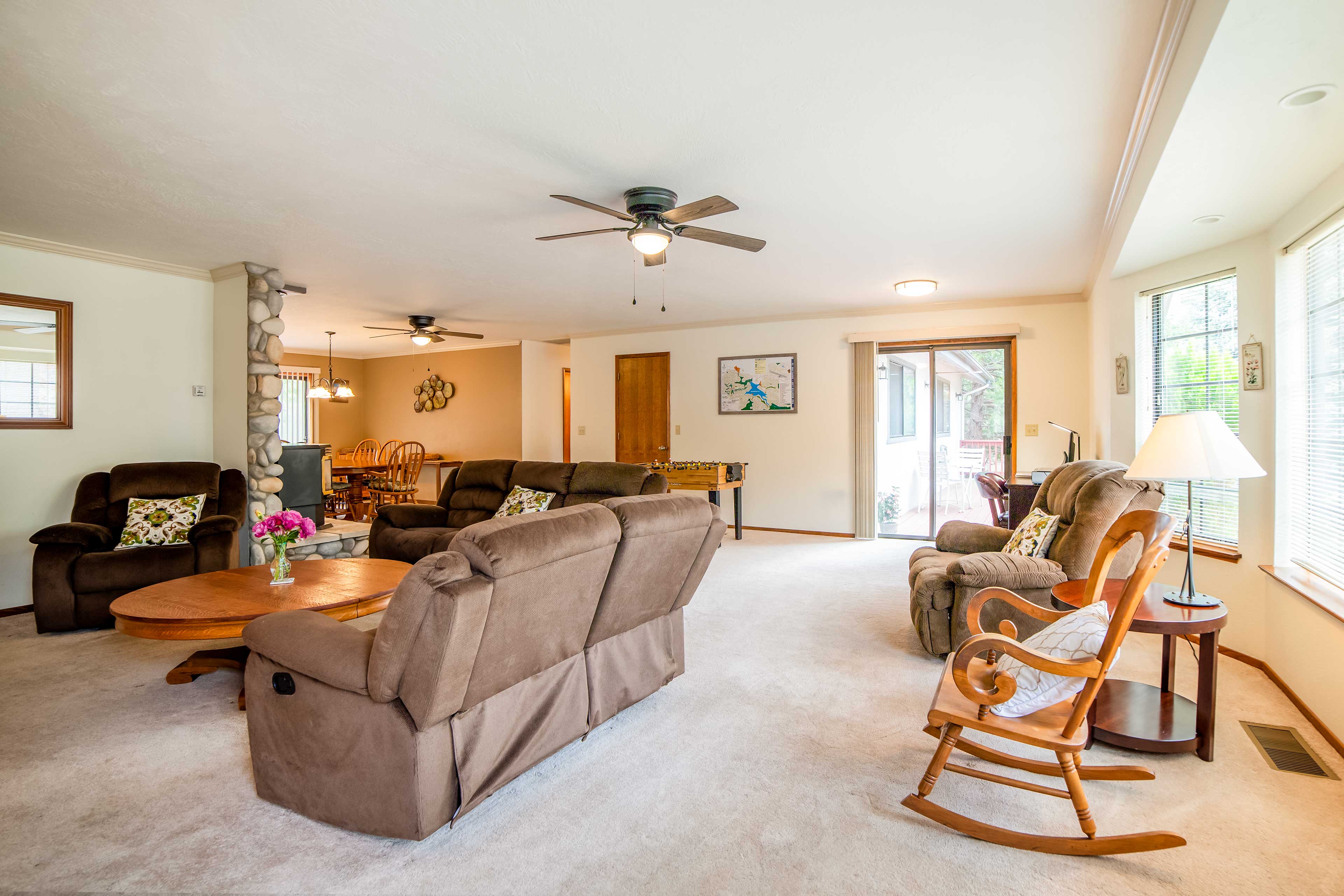 Rustic Groveland Home: Private Hot Tub, Deck & BBQ