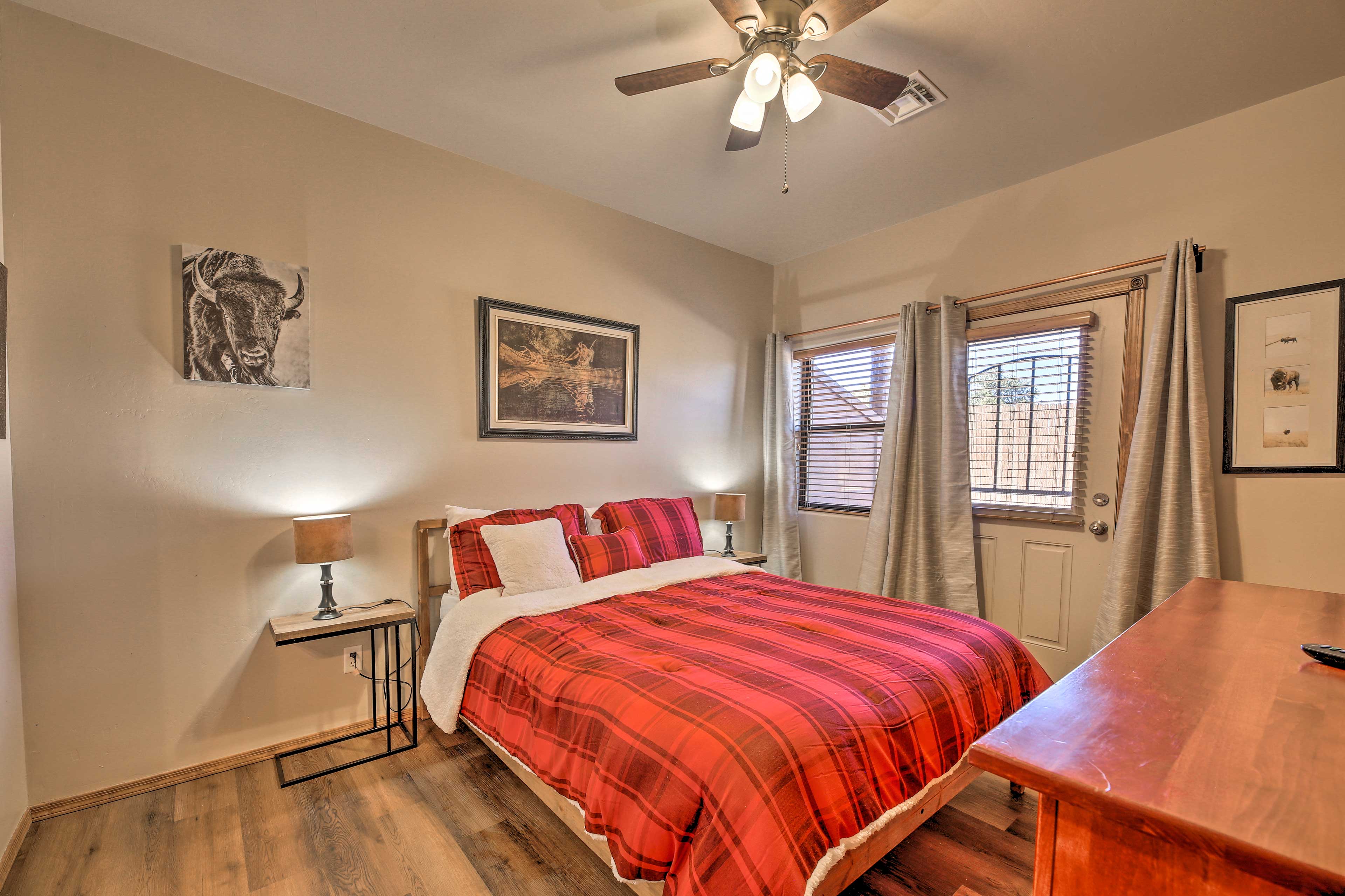 Near Lake & Trails: Show Low Condo w/ Grill!