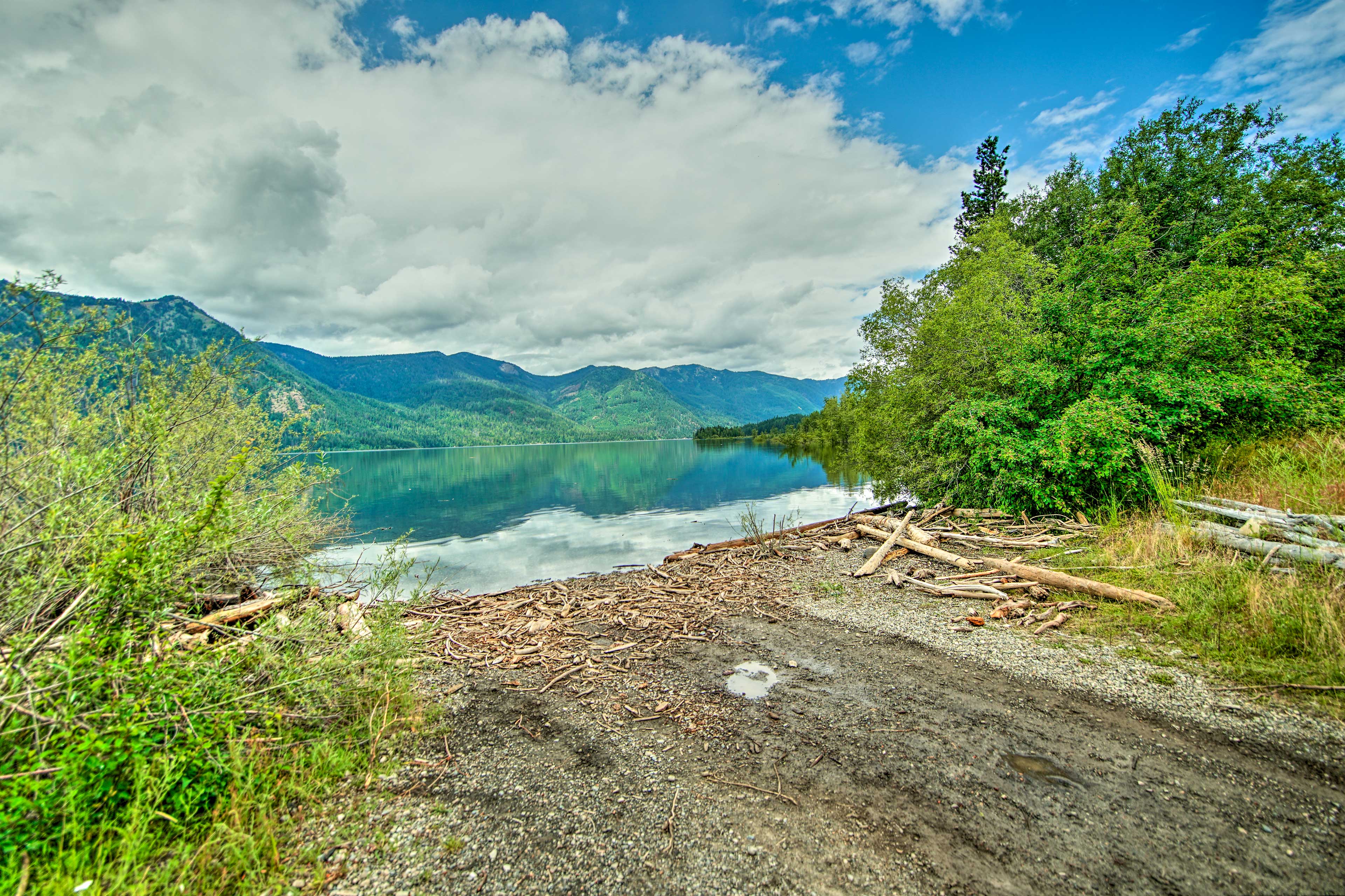 Property Image 2 - Cle Elum Lake Home w/ Hot Tub & Mountain Views