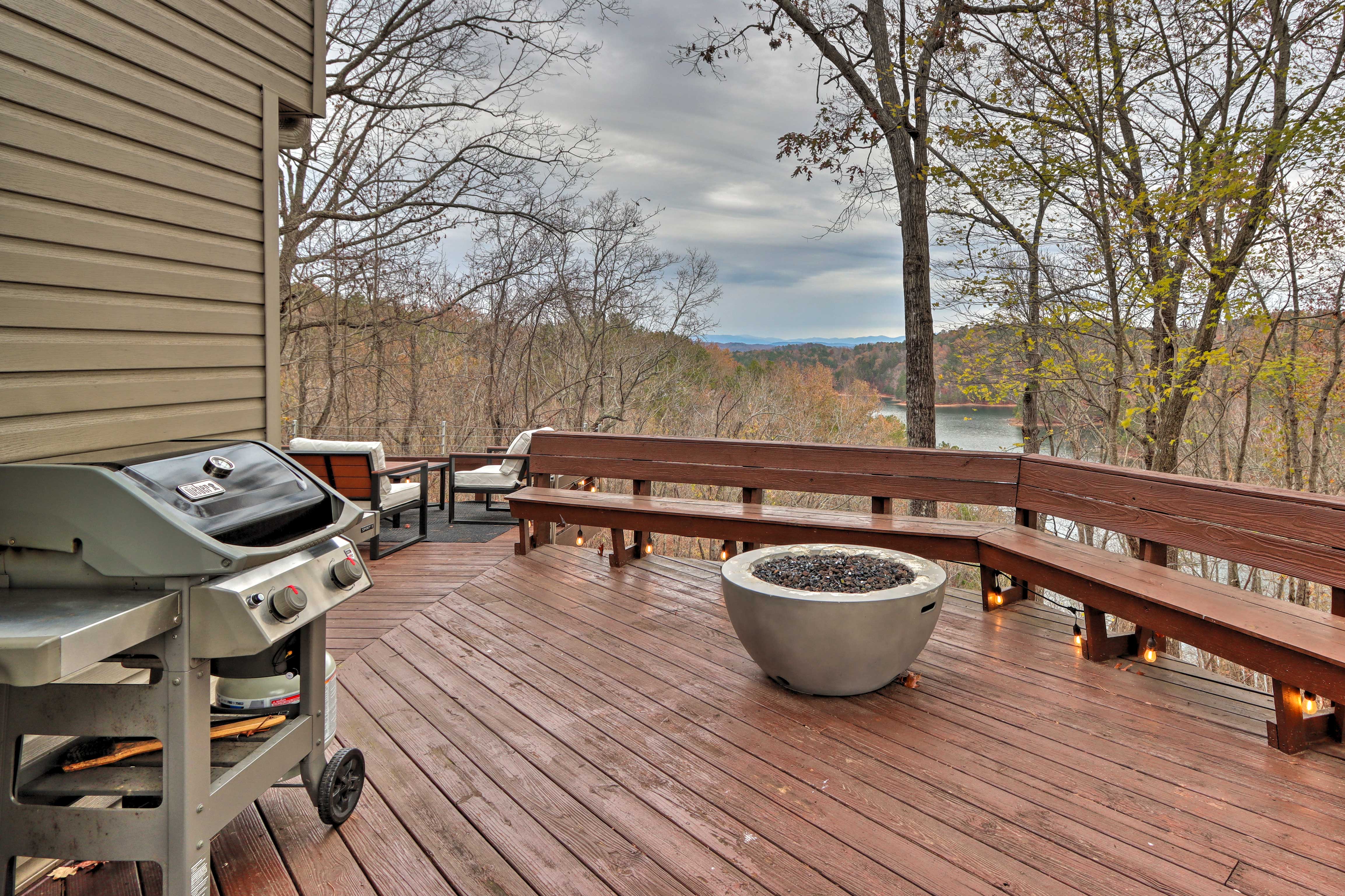 Property Image 2 - ’Lakeview Hideaway’ on Carters Lake; Boat & Hike!