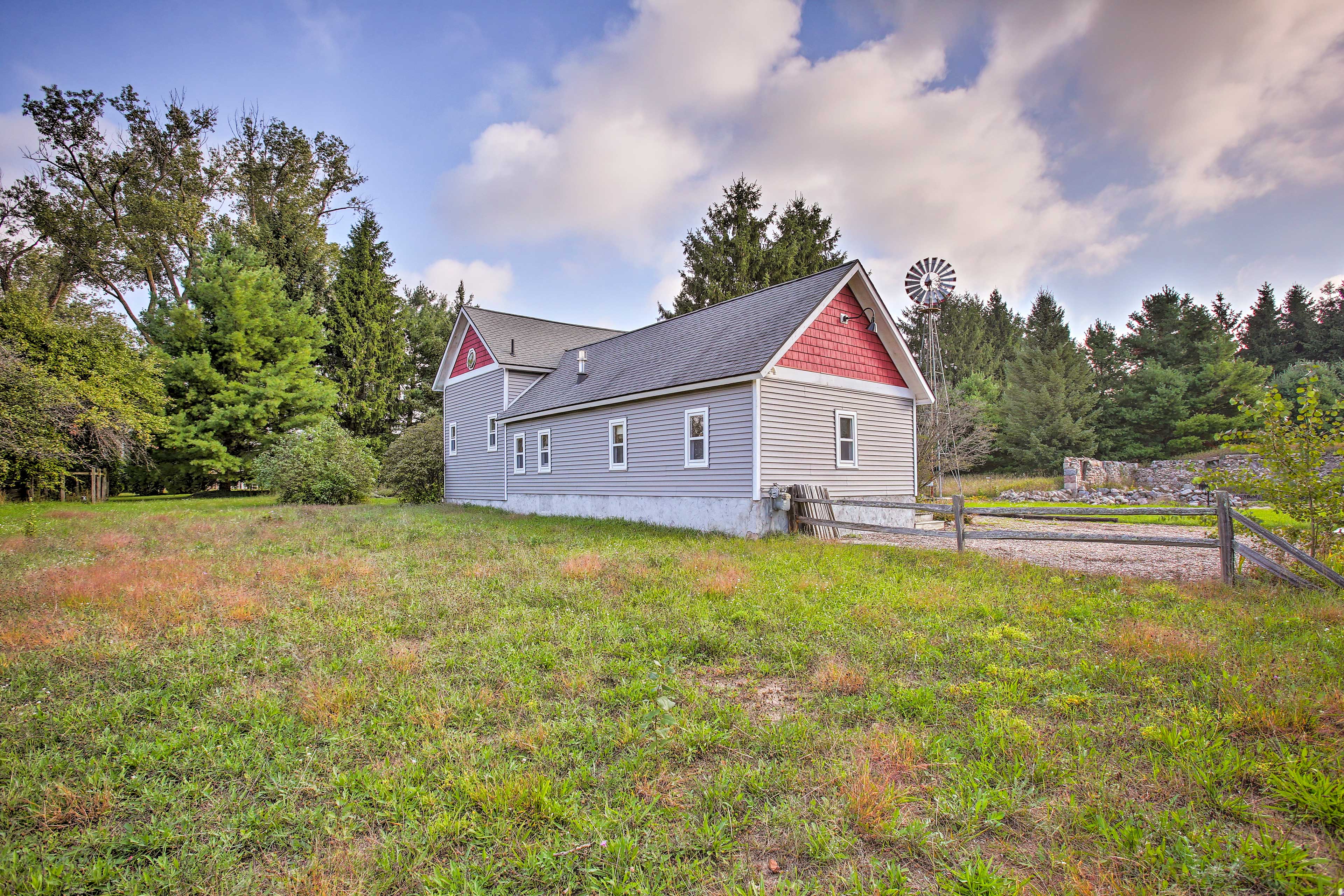 Property Image 1 - Leelanau Country Cottage ~ 4 Mi to Suttons Bay!