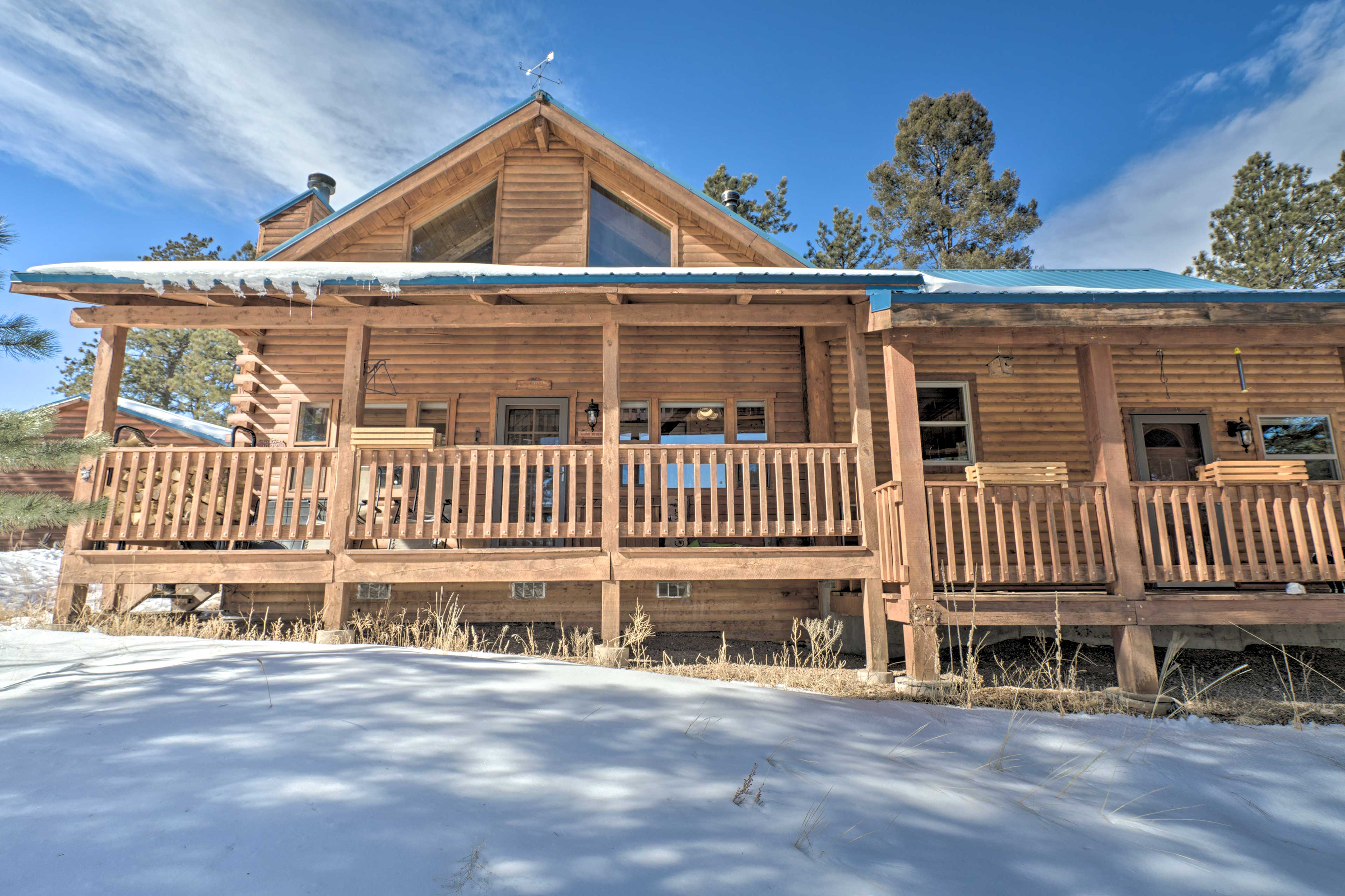 Property Image 2 - Log Cabin w/ Mountain Views ~ 30 Mi to Pikes Peak!