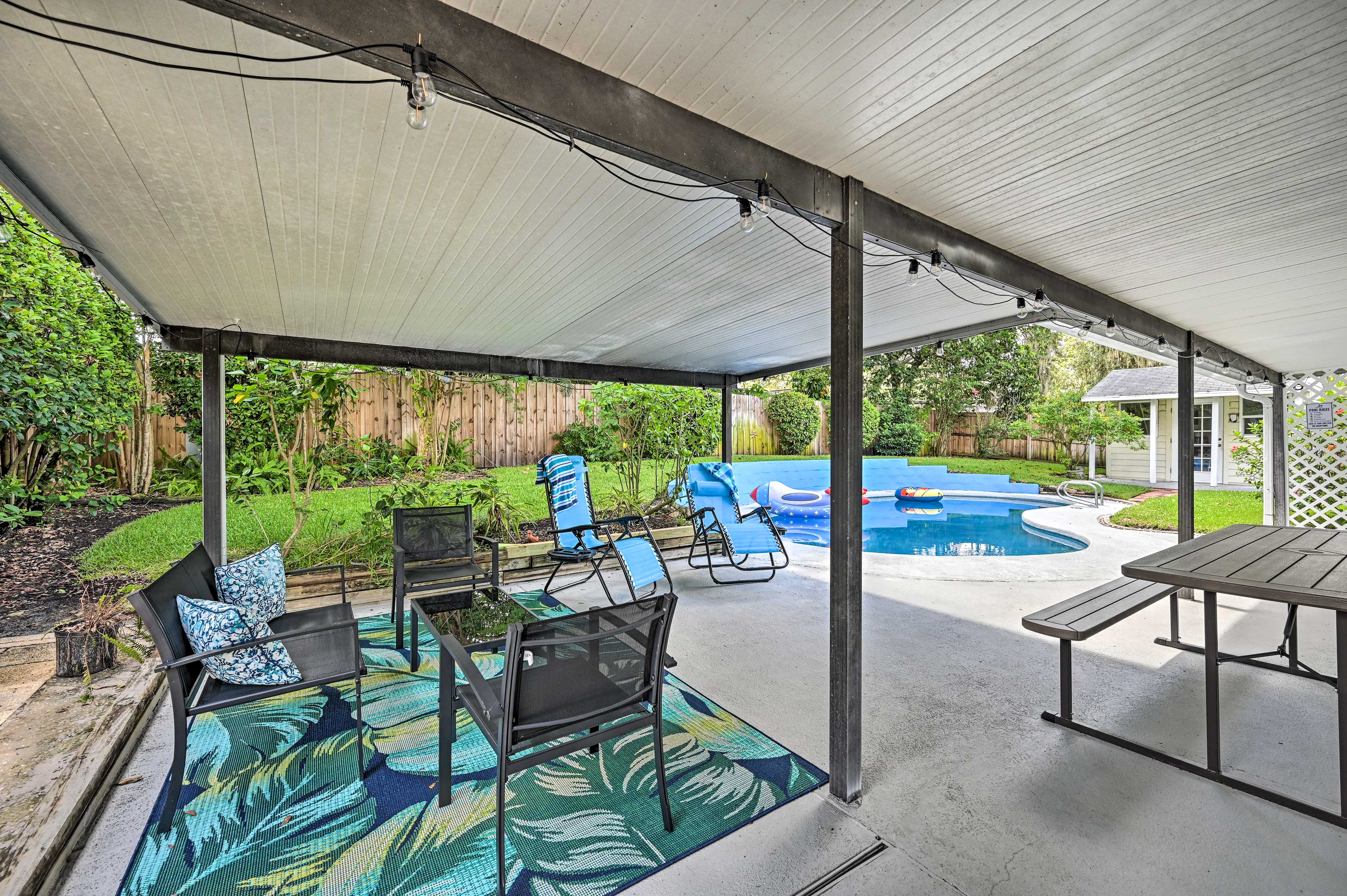 Property Image 2 - Spacious Brandon Home w/ Private Outdoor Pool