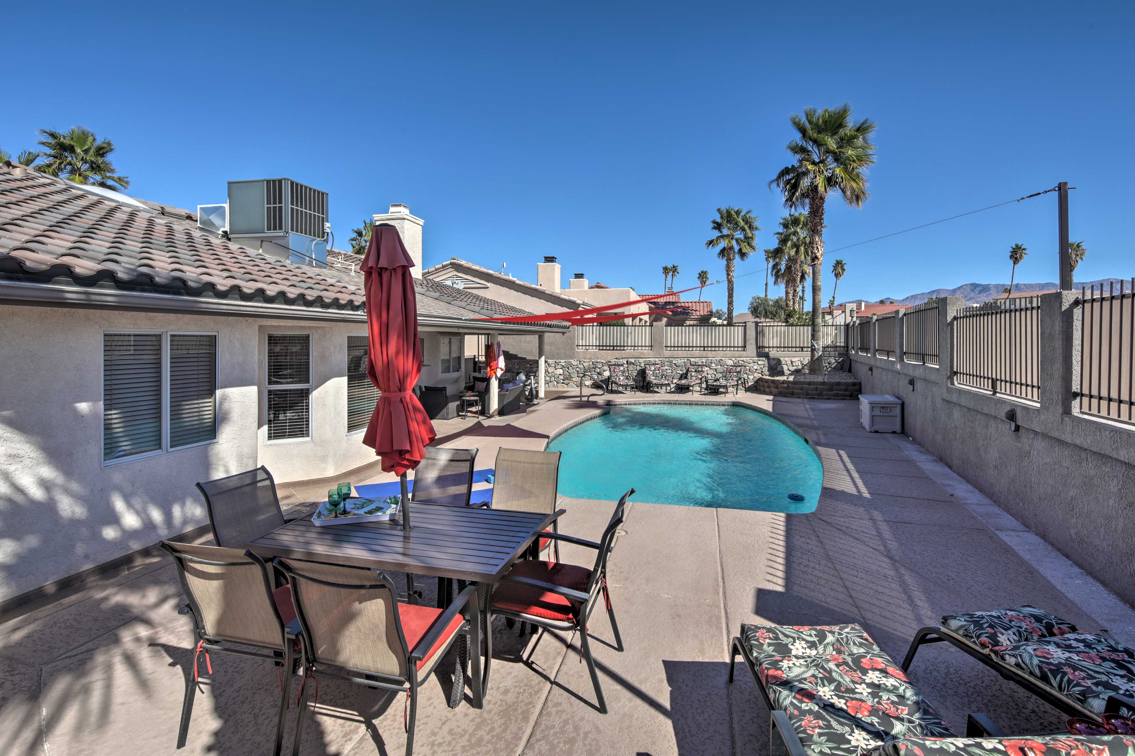 Lake Havasu Home: Heated Pool & Golf Course Views