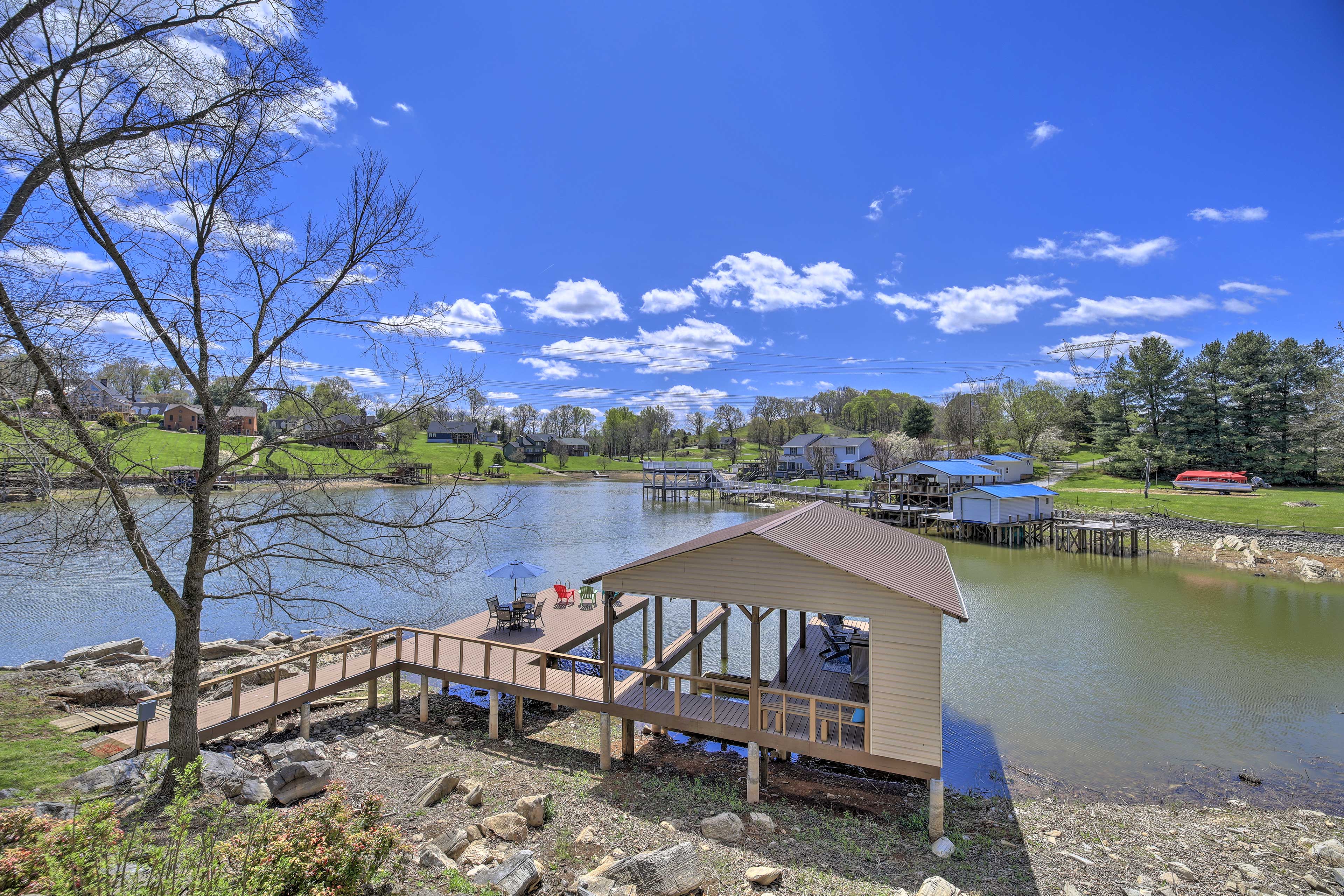 Lake House Haven: Fire Pit, Boat Dock + More!