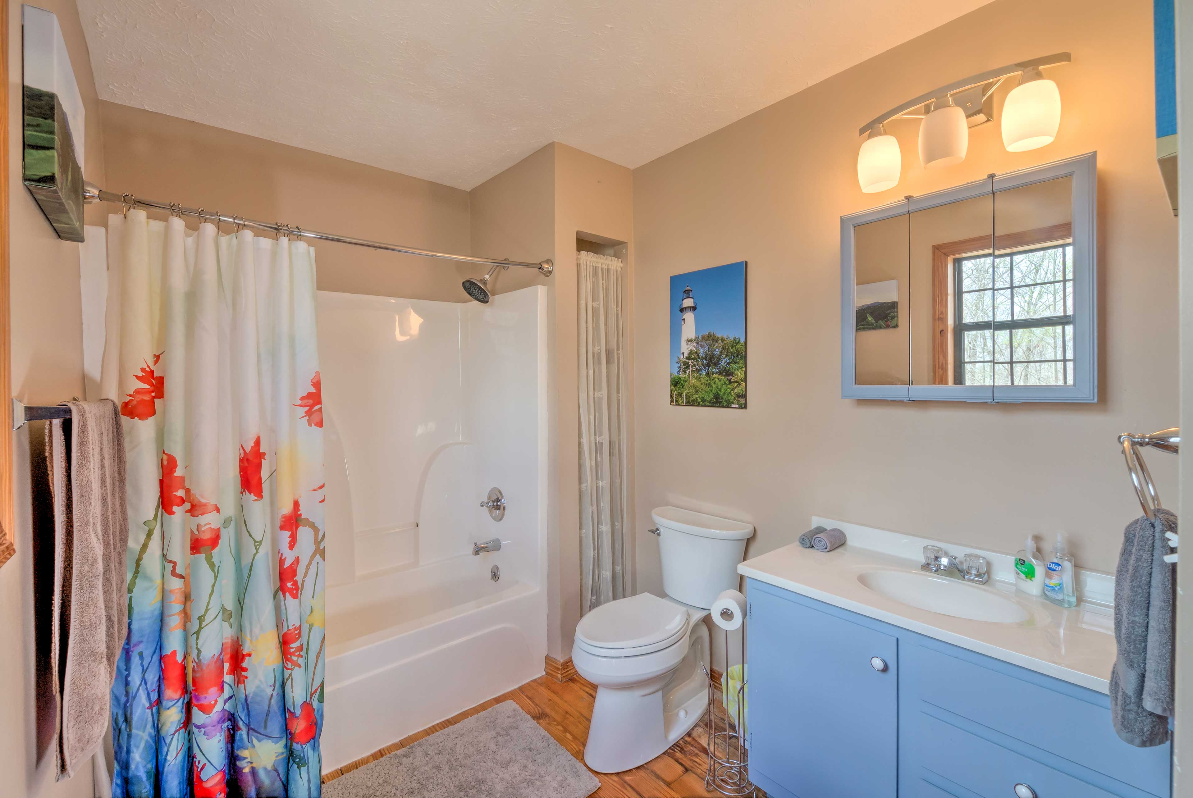 Lake House w/ Hot Tub + Fire Pit - 1 Mi to Marina!