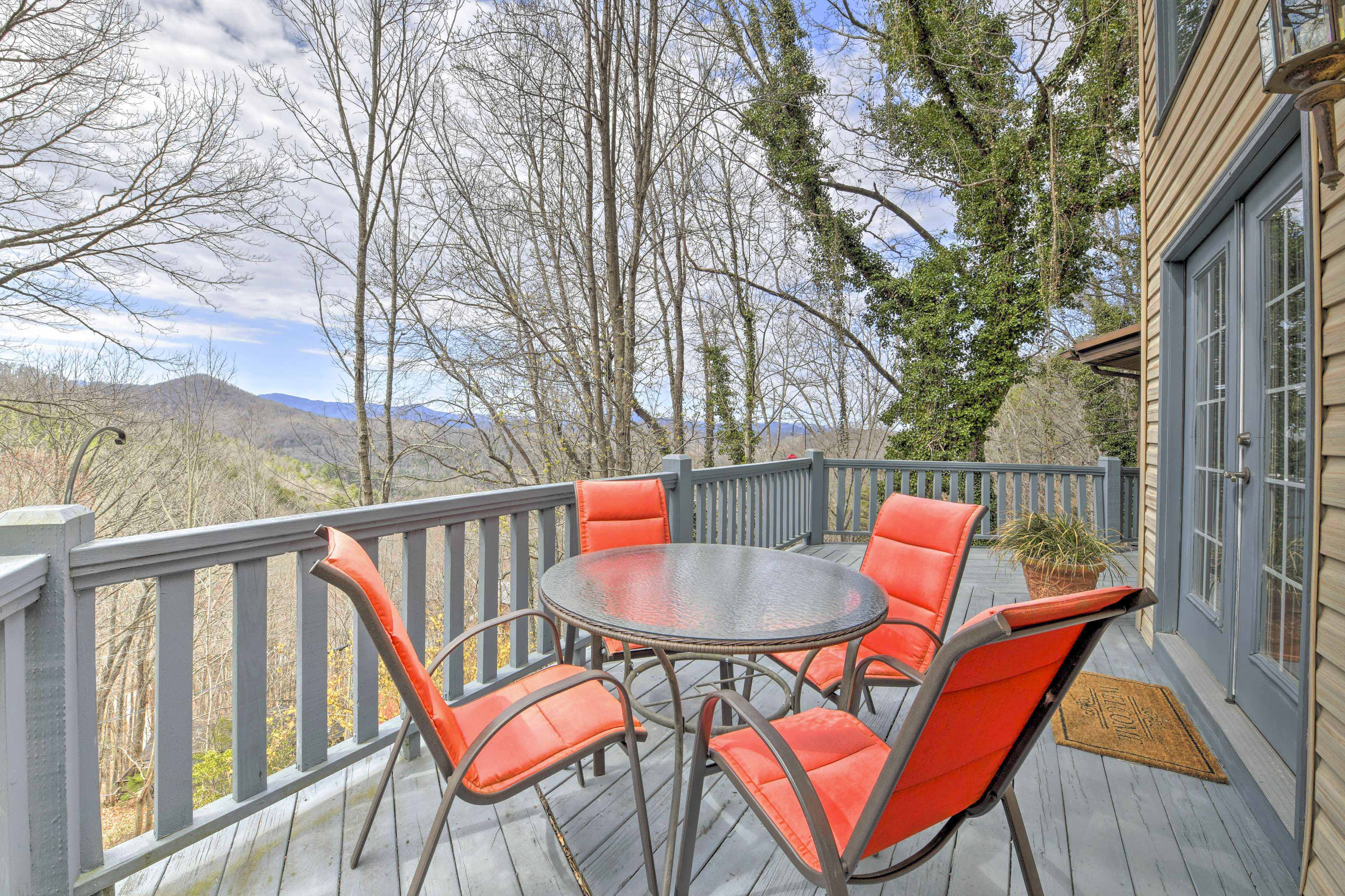 Property Image 2 - Newly-Renovated Bryson City Cabin w/ Hot Tub!