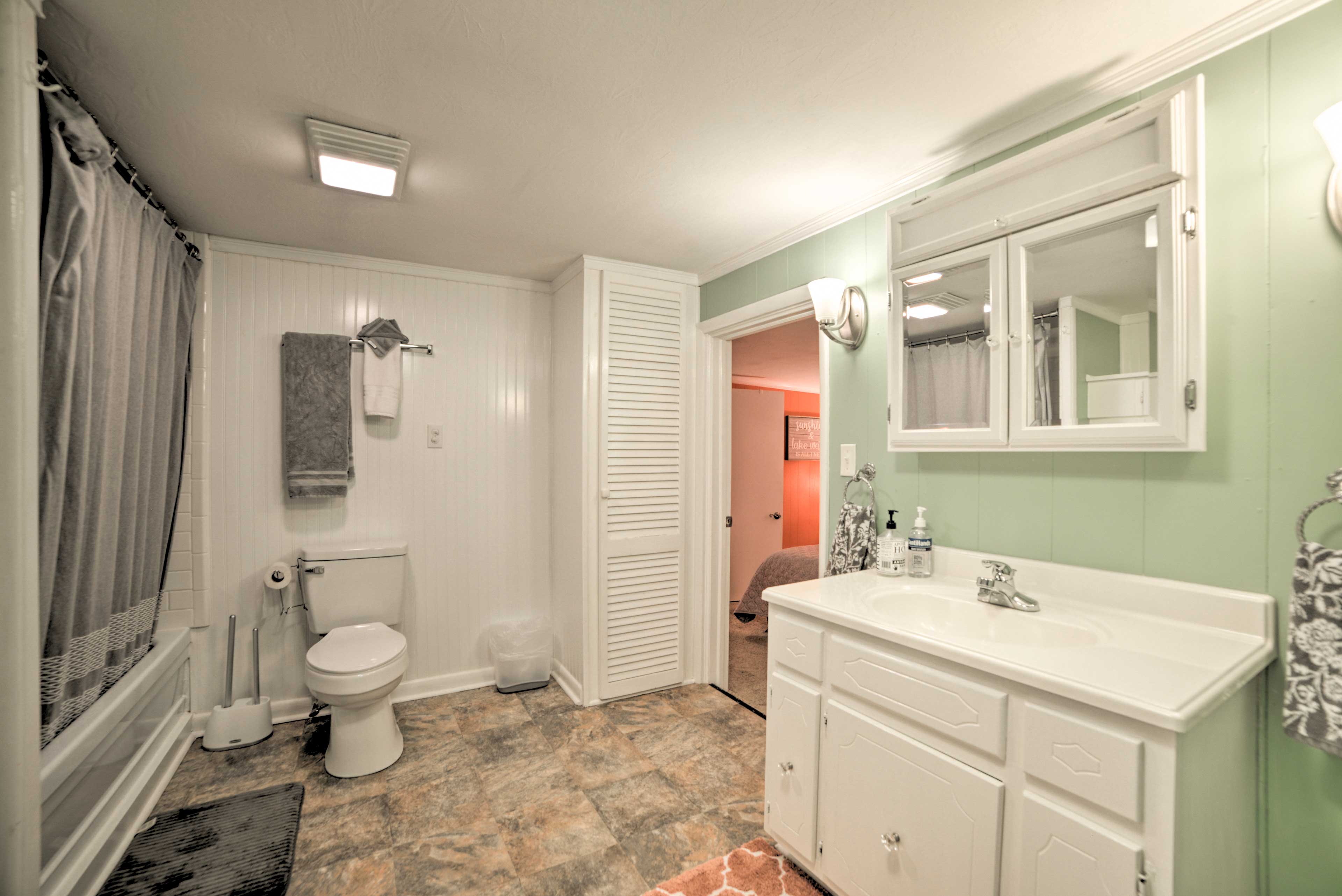 'Pelican Bay Retreat' on Lake Barkley w/ Kayaks!