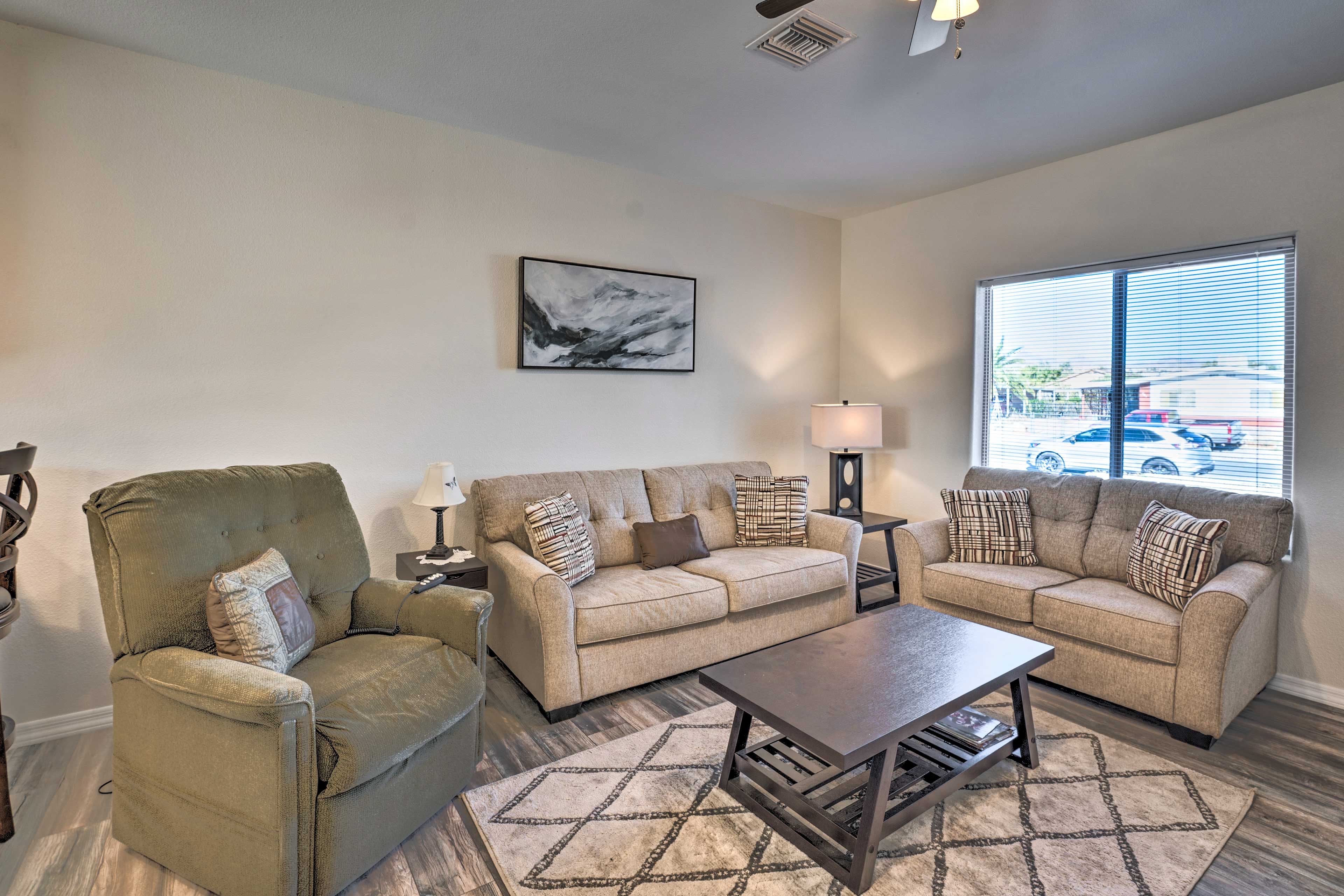 Pet-Friendly Retreat - 1 Block to Colorado River!