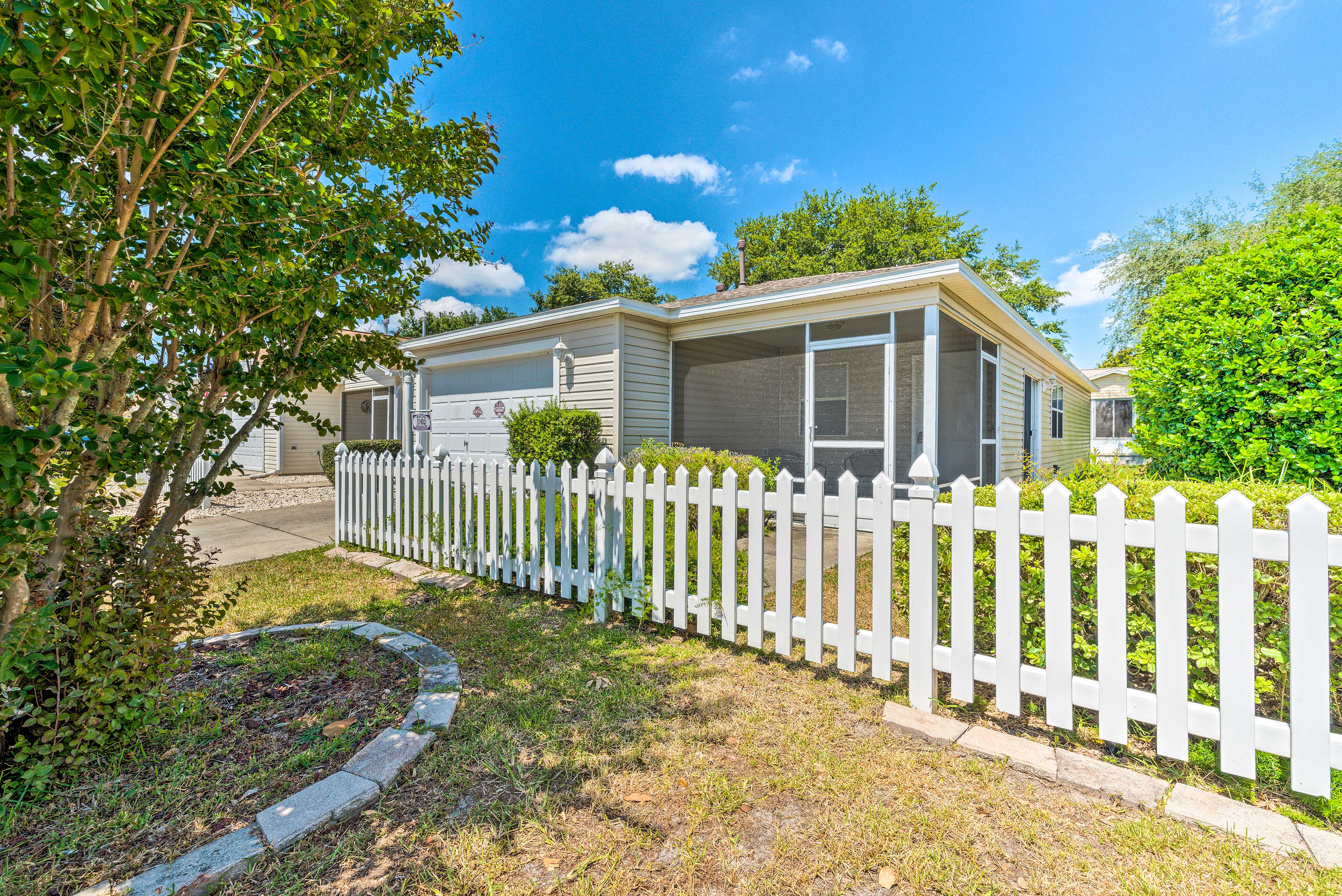 Sunny Home in The Villages w/ Lanai & Pool Access!