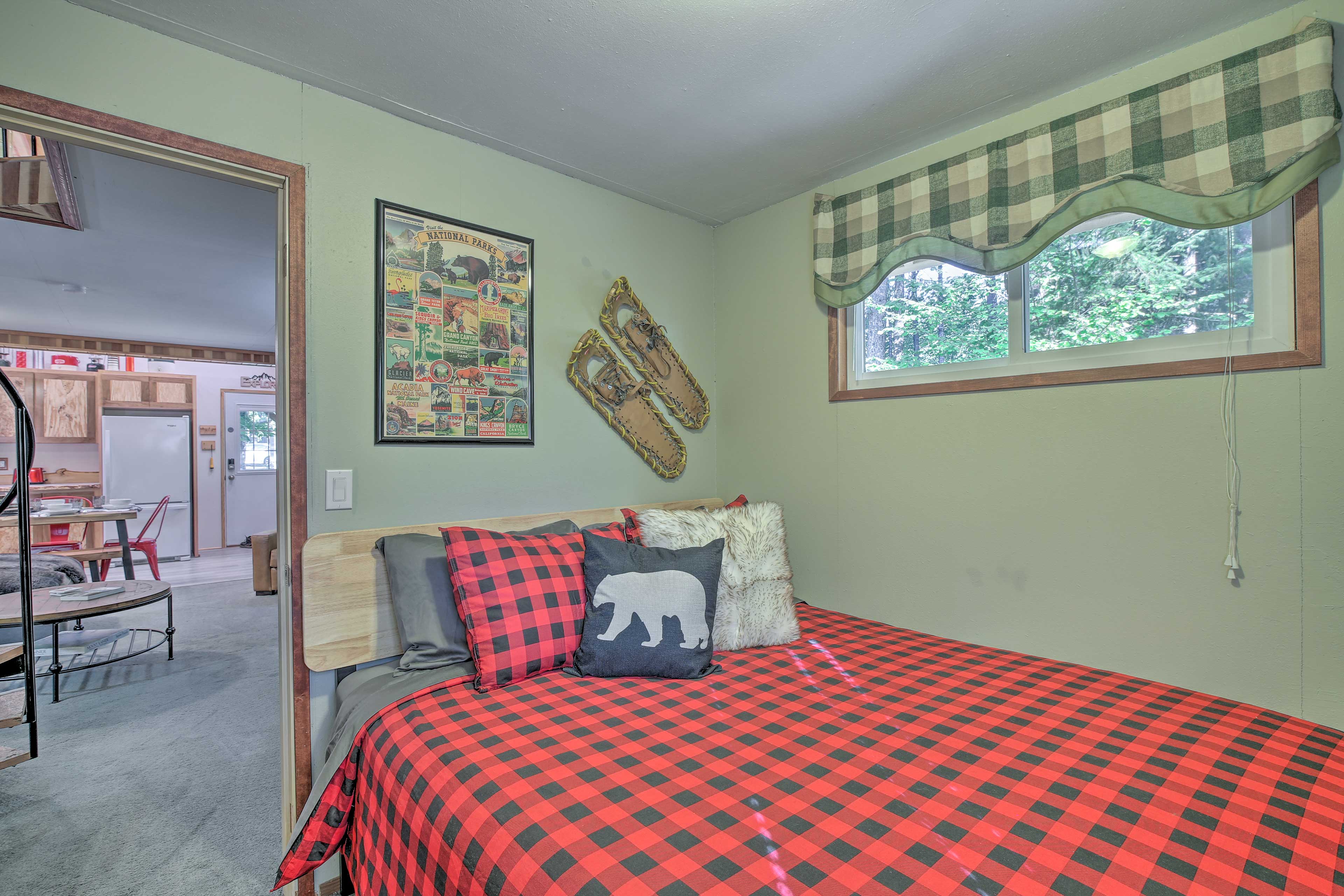 'Wandering Elk' Cabin Retreat w/ Golf Access!