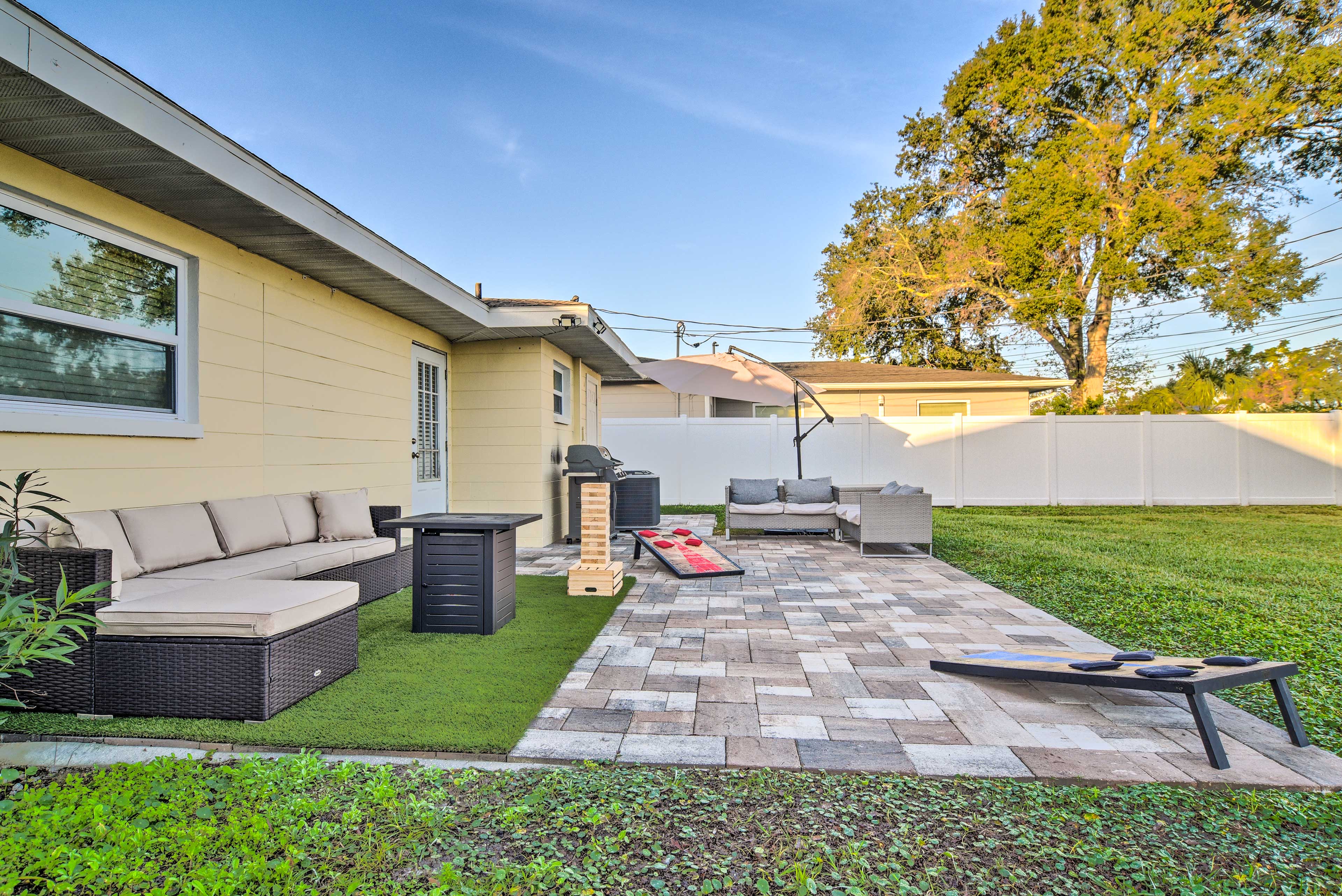 Sunny Seminole Home w/ Gas Grill + Fire Pit!