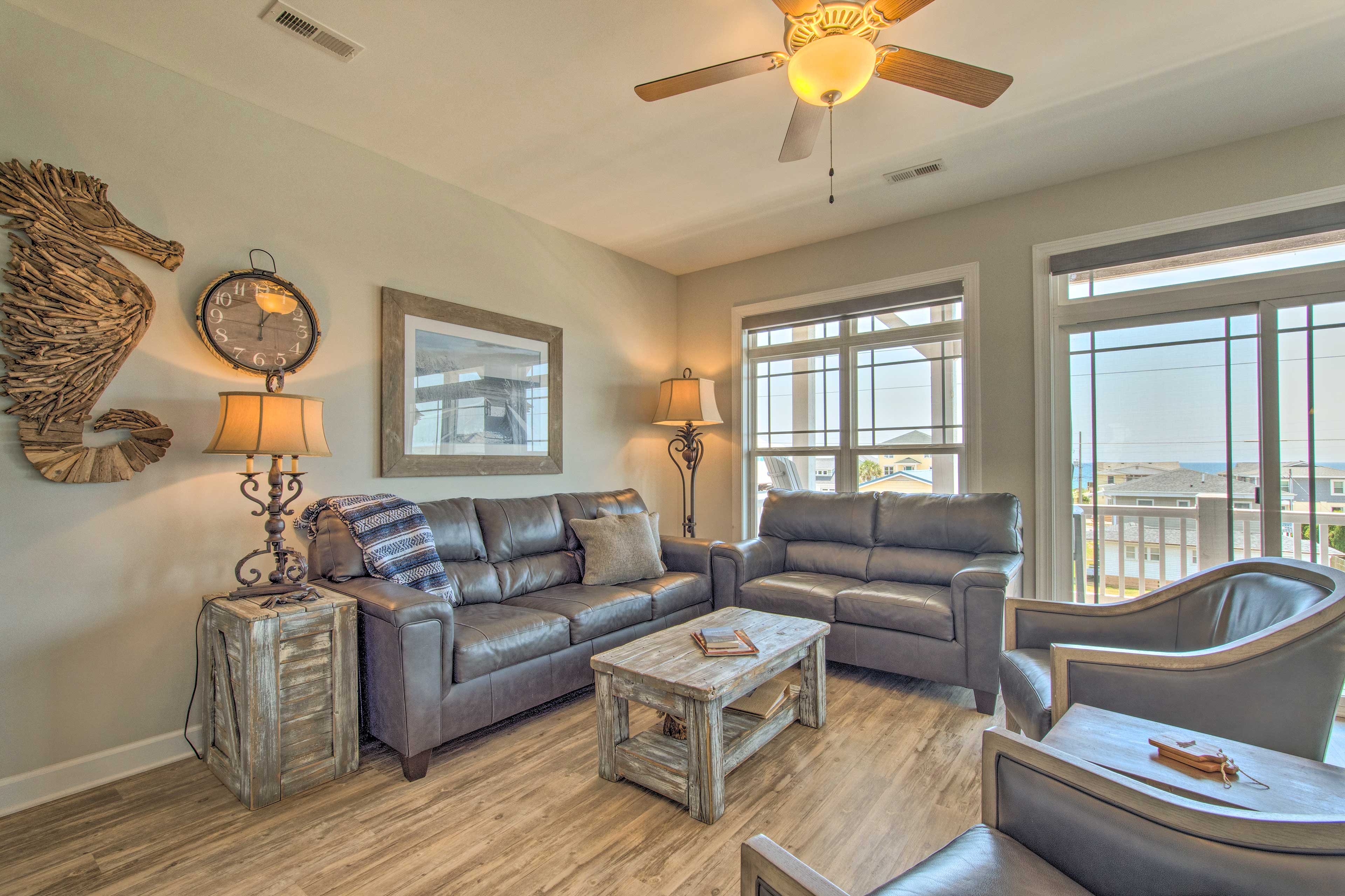 Surf City Escape w/ 6 Decks: Steps To Beach