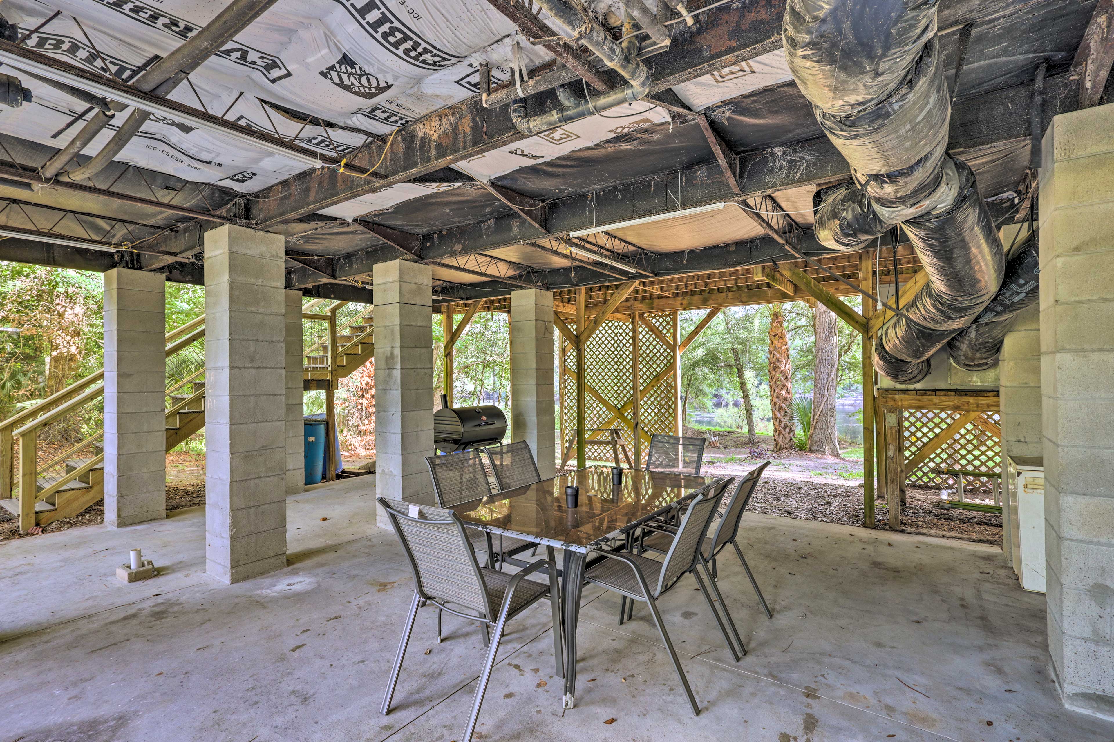 Suwannee Riverfront Home: Grill, Near Springs