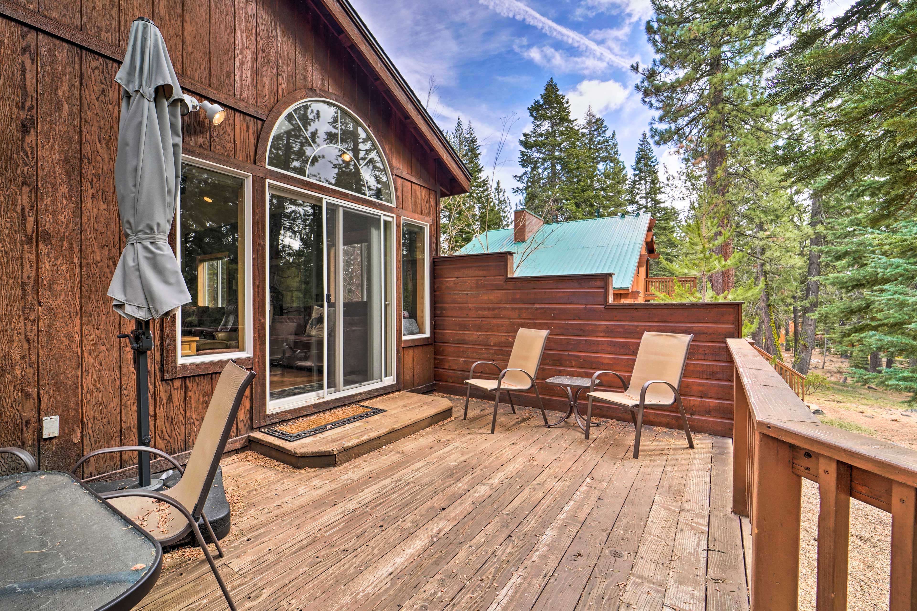 Property Image 2 - Tahoe Donner Retreat w/ Hot Tub & Fireplace!