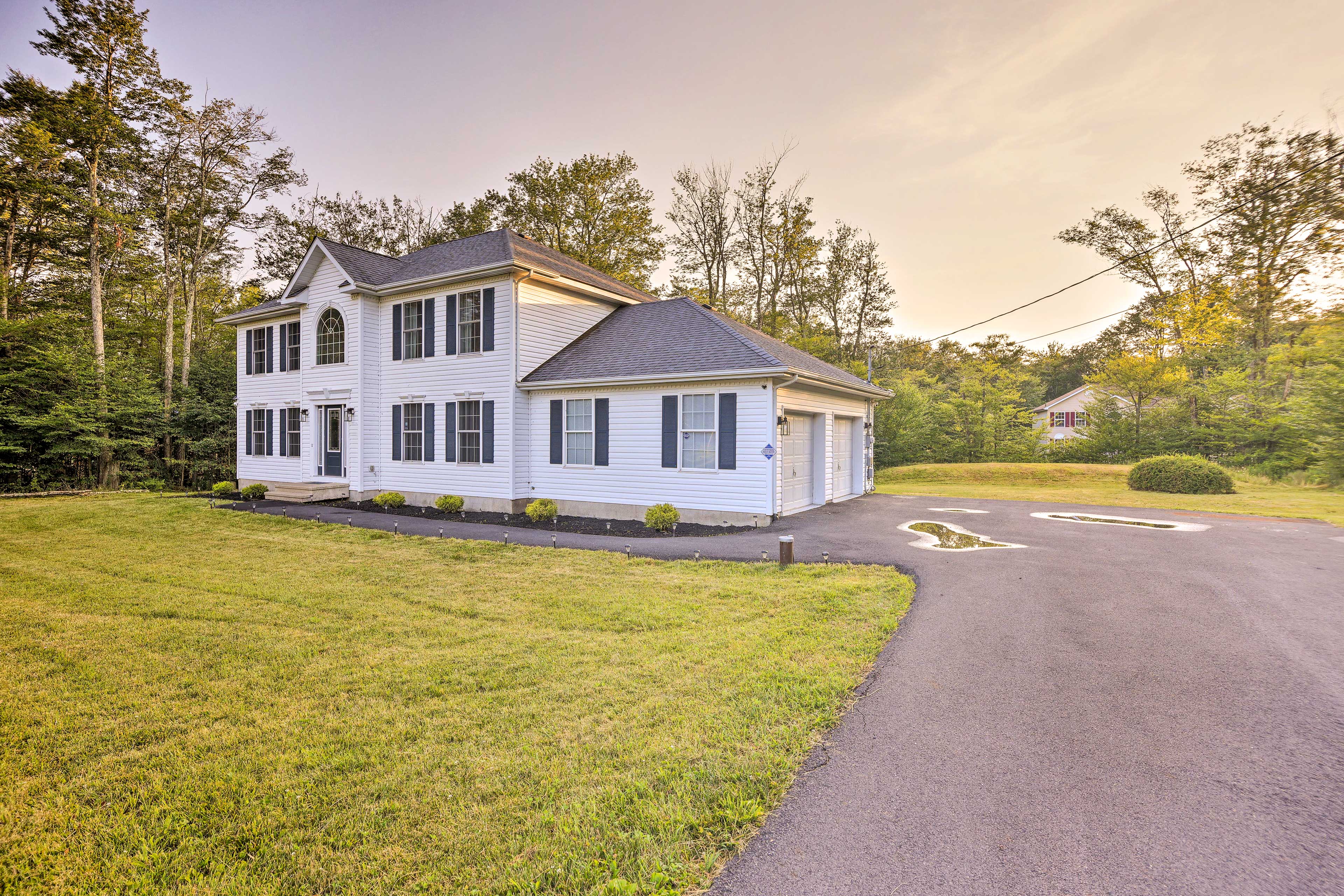 Property Image 2 - Pet-Friendly Tobyhanna Home w/ Game Room & Hot Tub