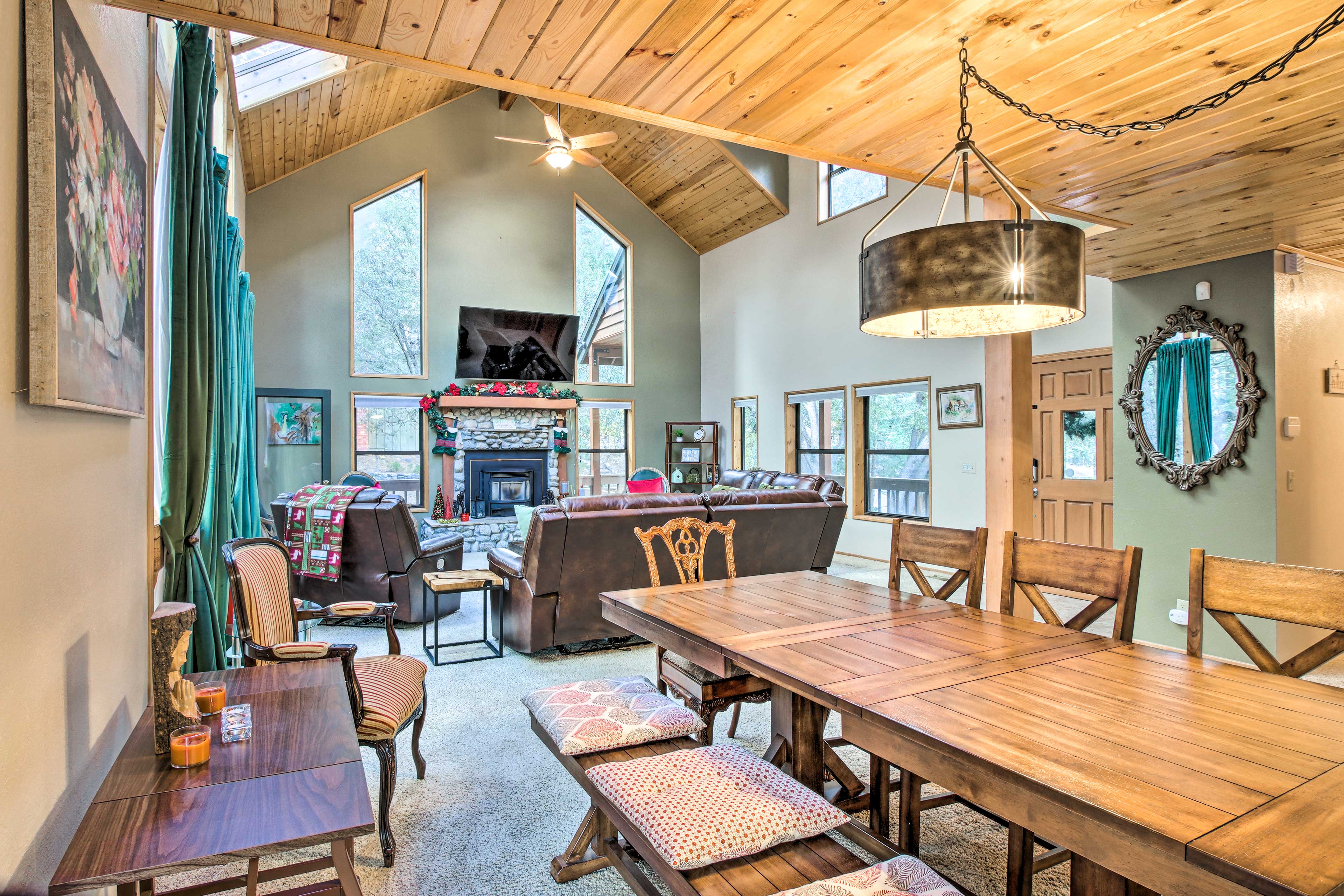 Property Image 2 - Spacious Pine Mountain Club Cabin w/ Fire Pit