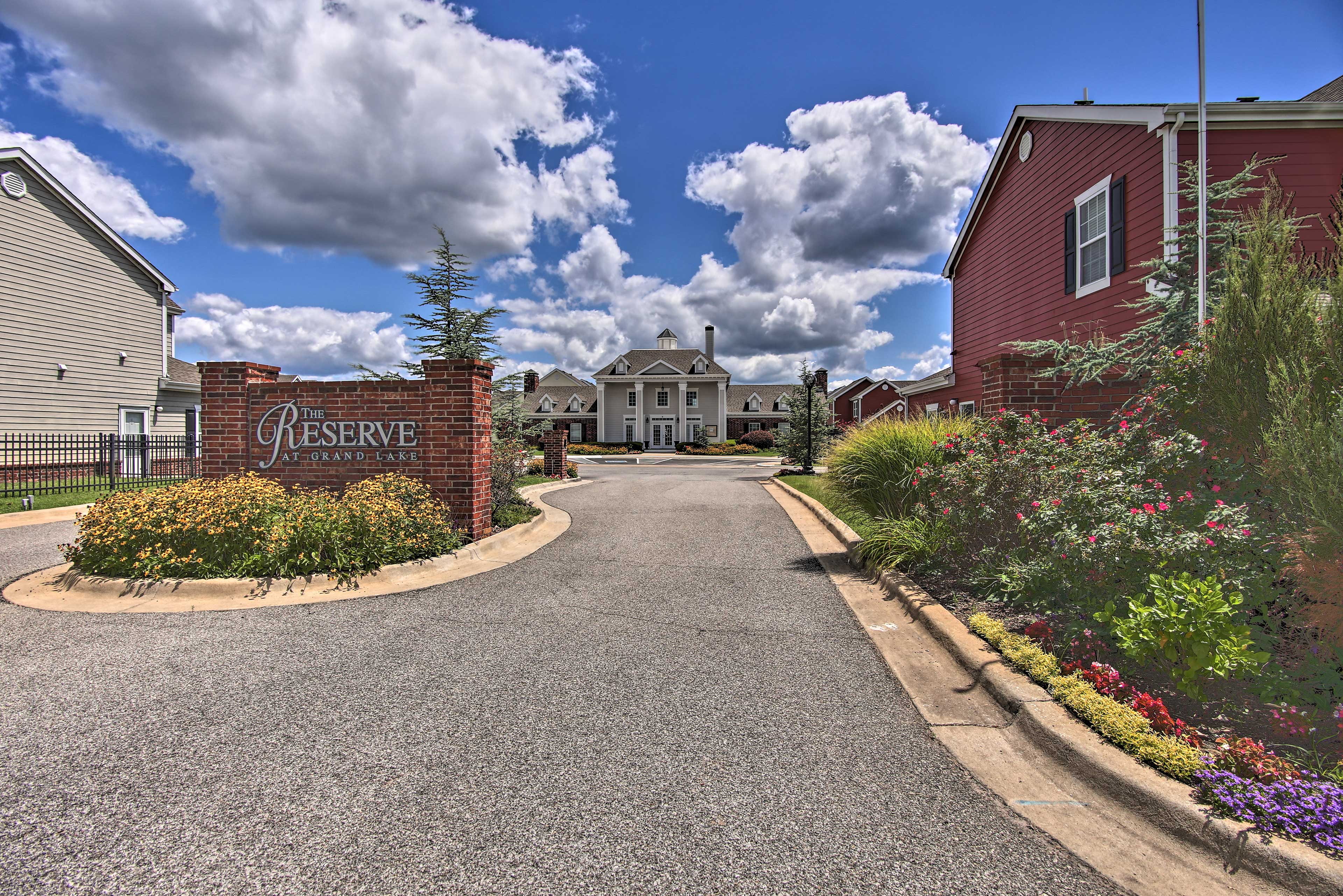 Spacious Afton Townhome, Walk to Lake + Restaurant