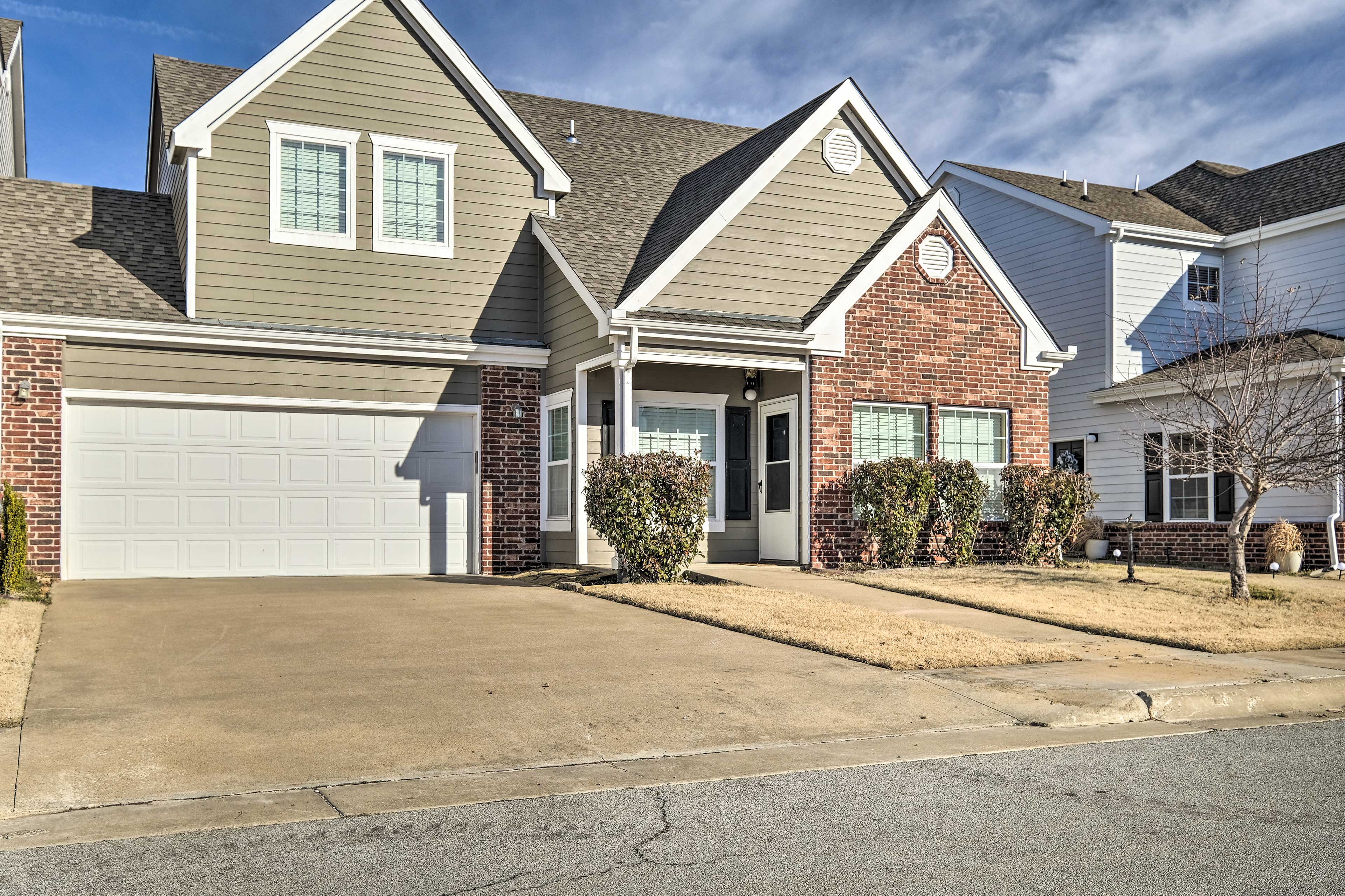 Property Image 2 - Spacious Afton Townhome, Walk to Lake + Restaurant