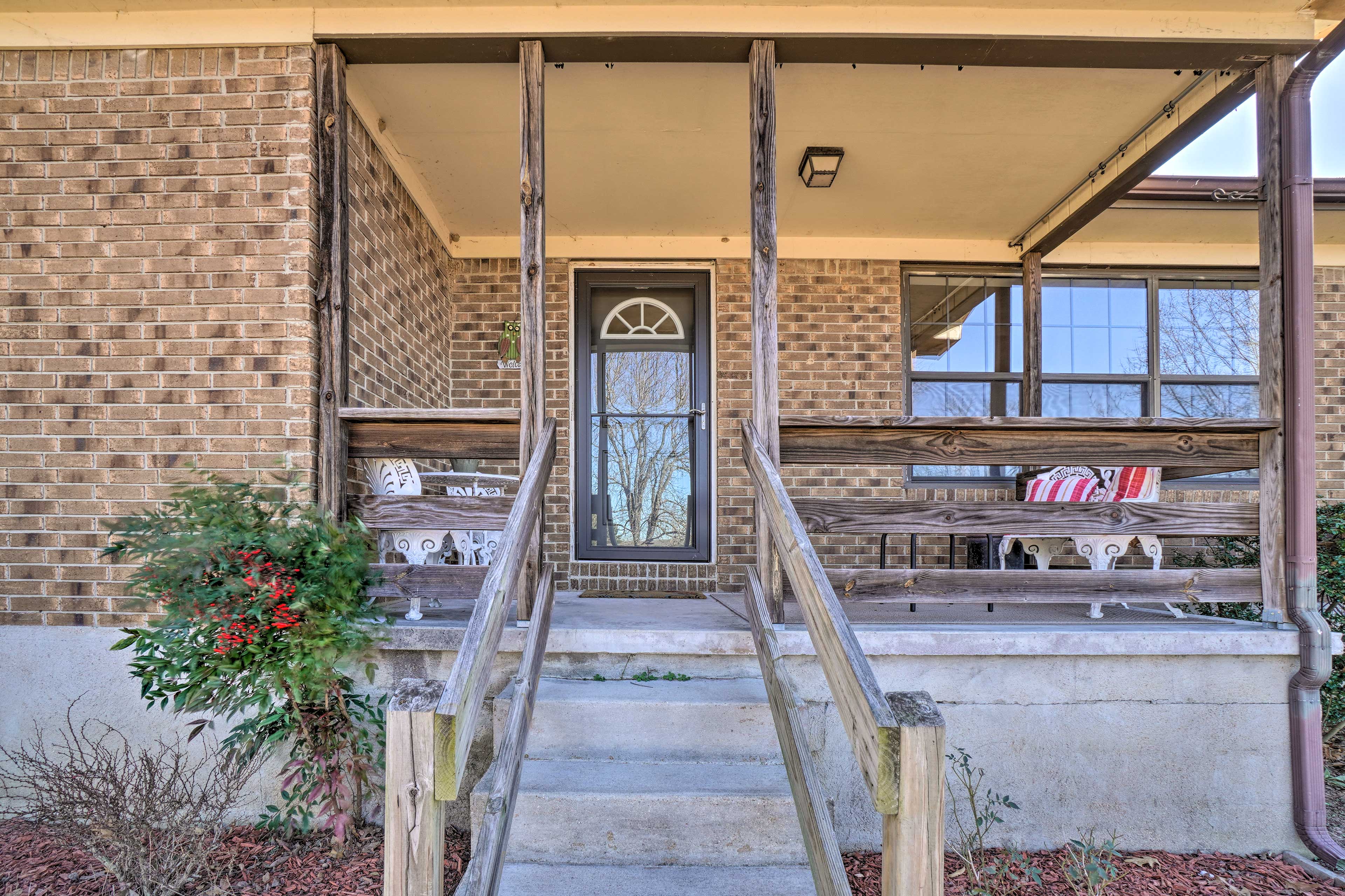 Property Image 2 - Spacious Omaha House w/ Deck & Mountain Views!