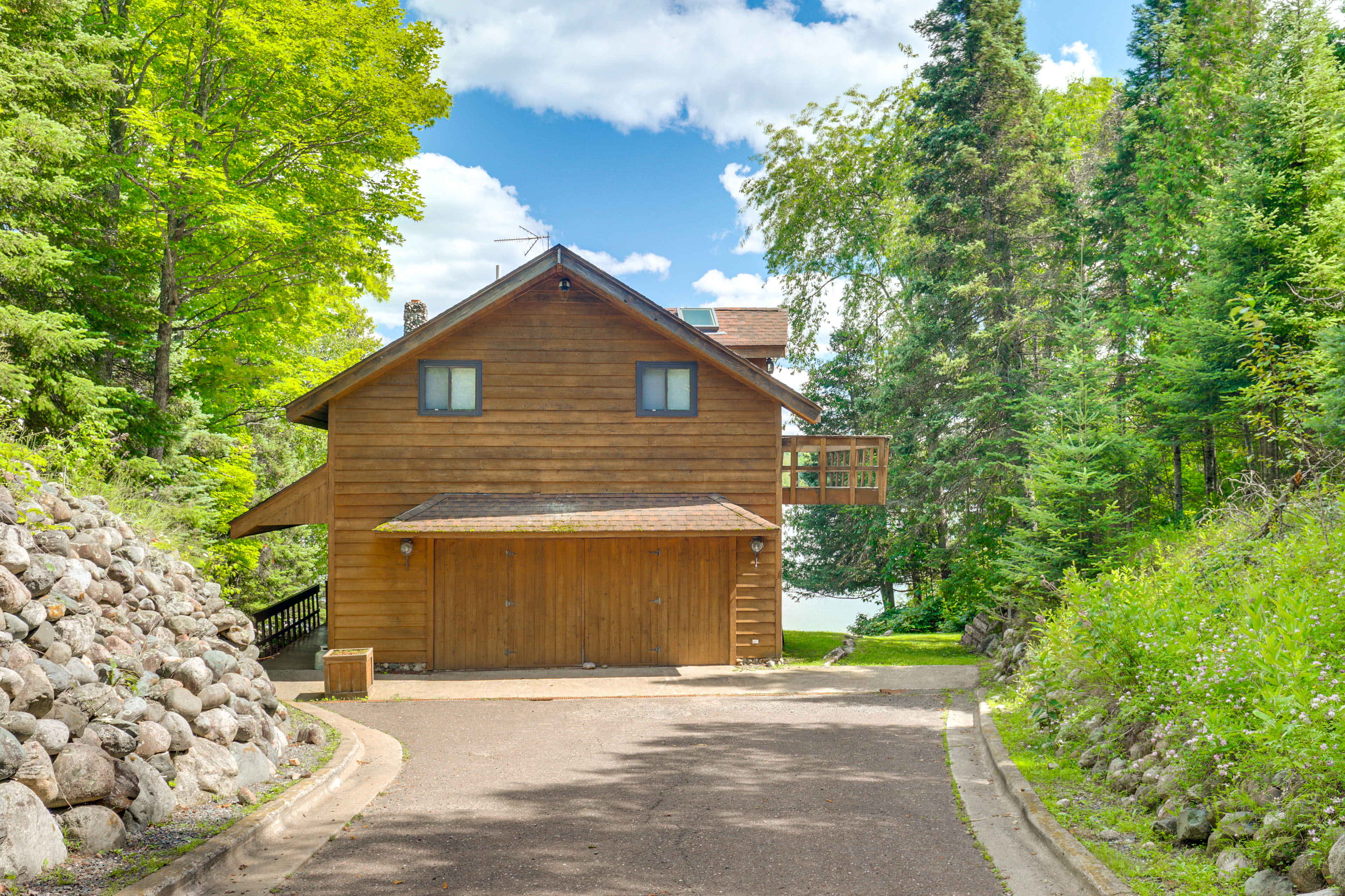 Sauna & Pool Table: Family Home on Lake Chicagon