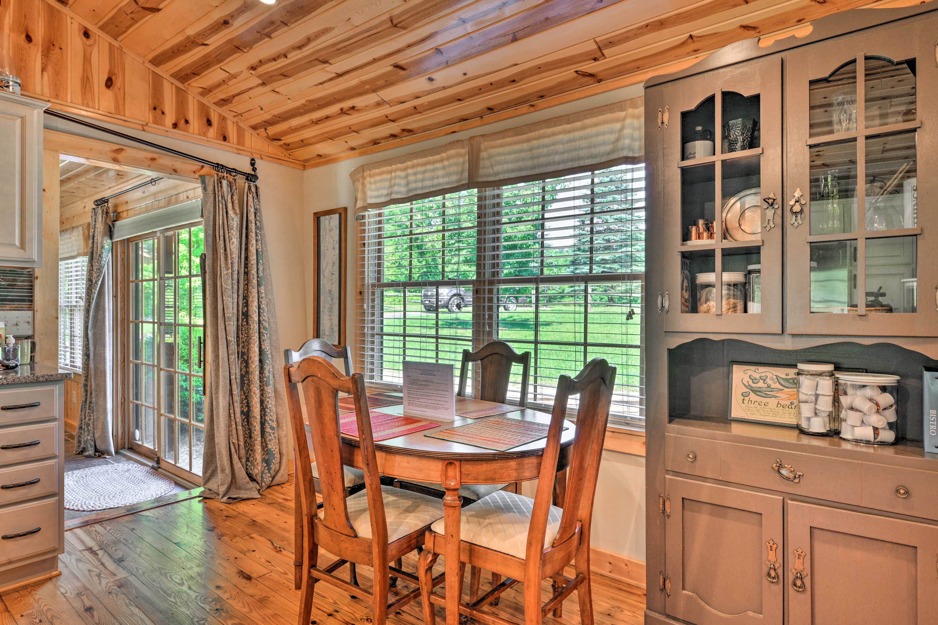 Blue Ridge Parkway House w/ Mountain Scenery!