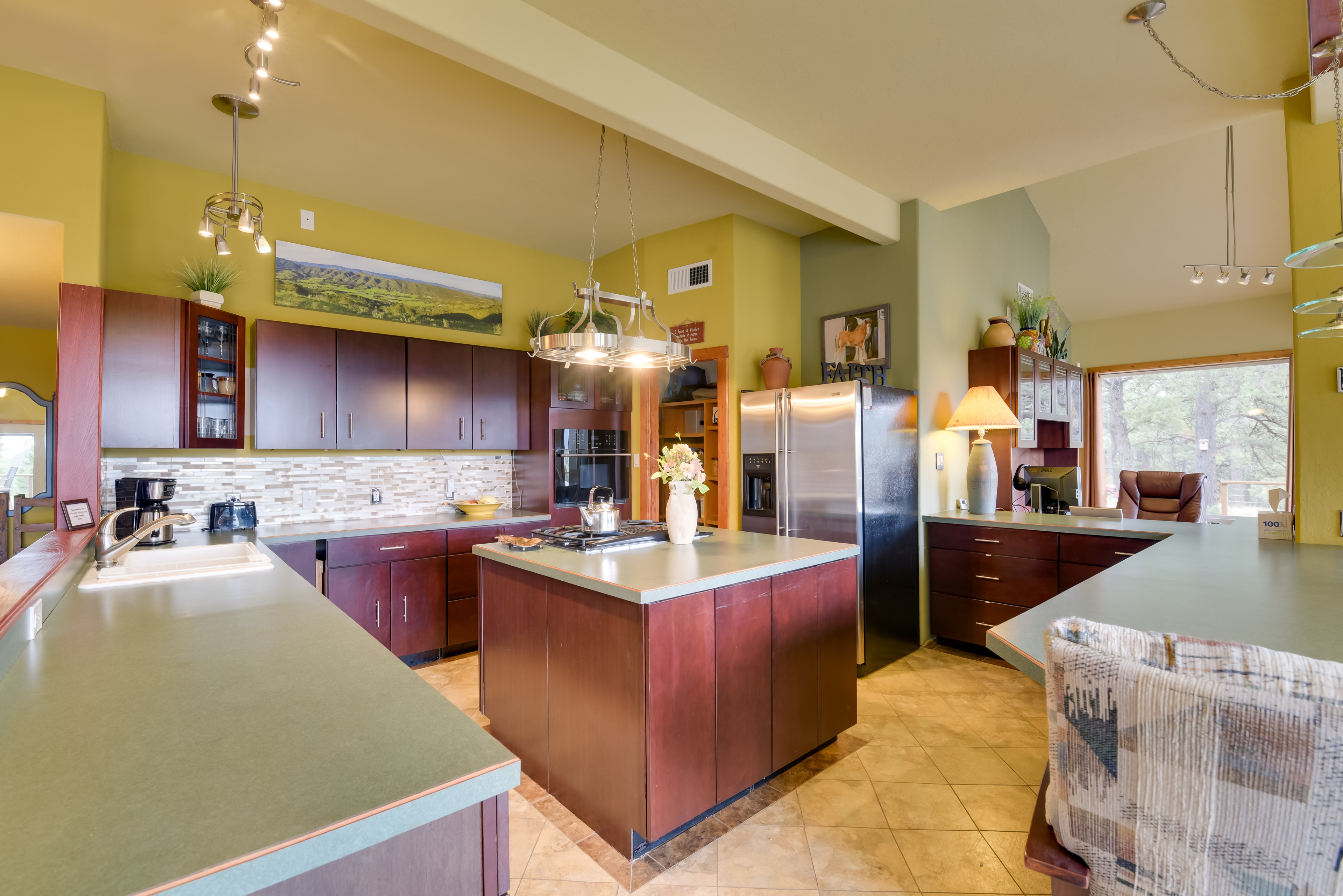 Spacious Mountain Home, 10 Mi to Angel Fire Resort