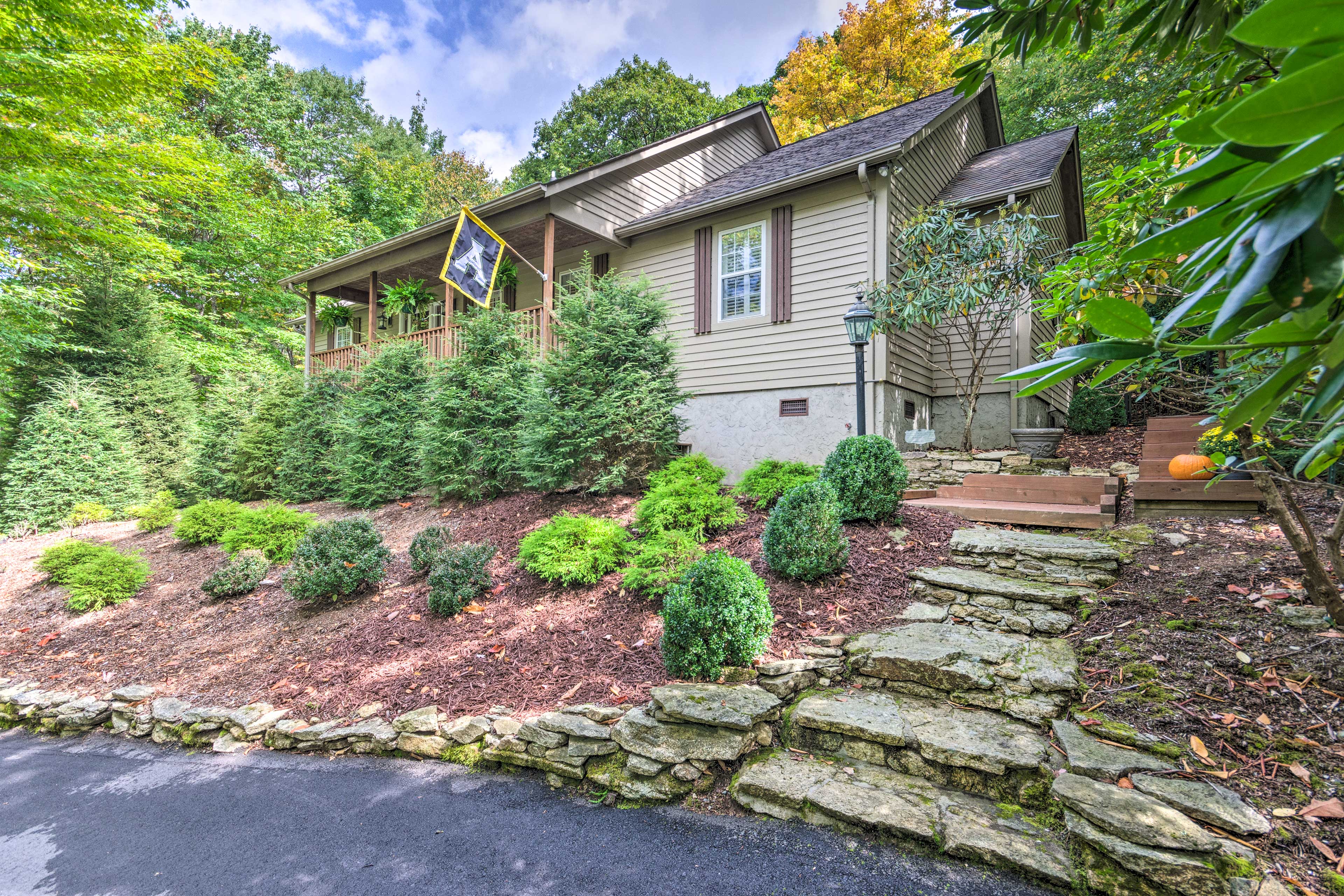 Property Image 2 - Stunning Beech Mountain Cabin w/ Porch + Hearth