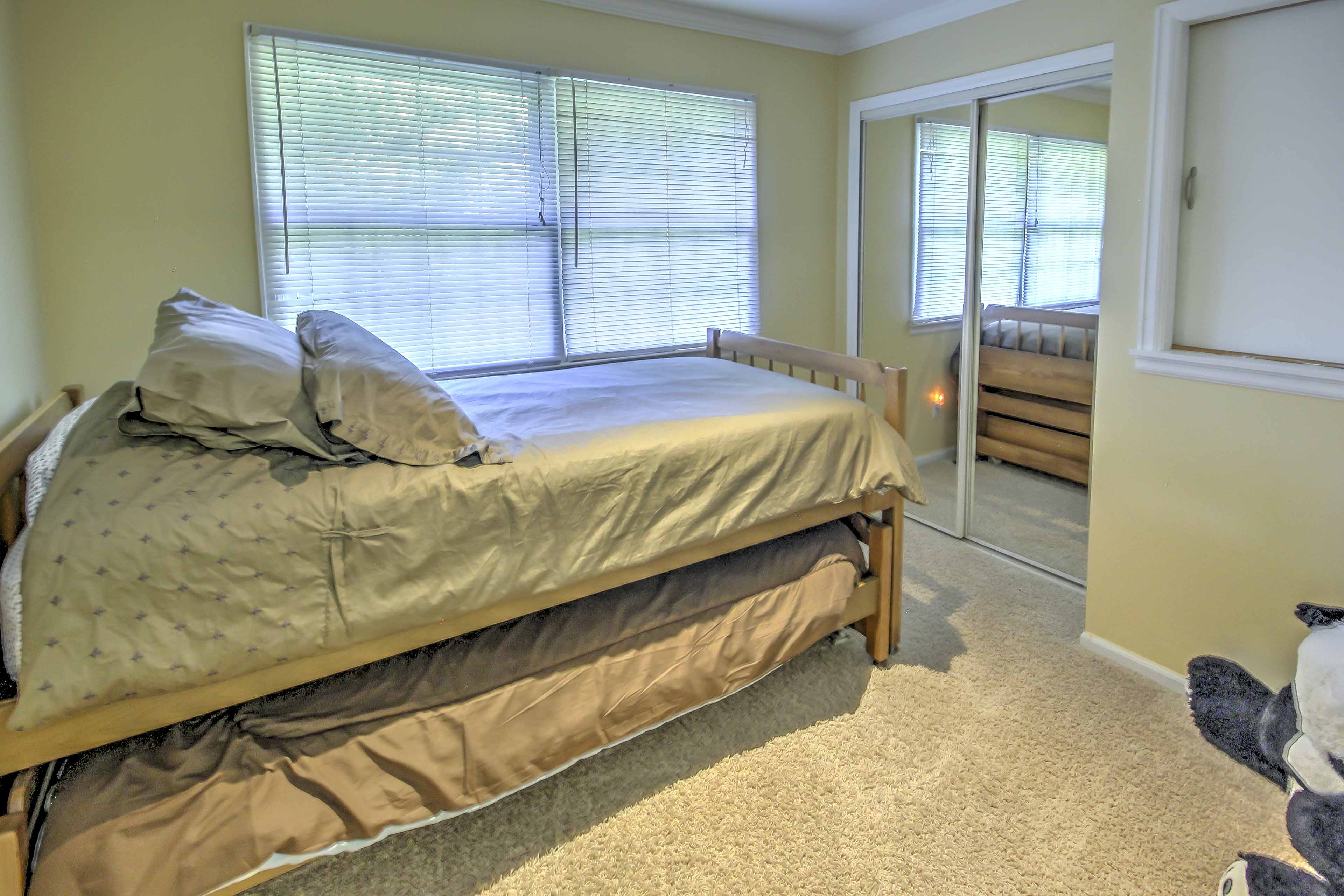 Private Plymouth Hideaway - 13 Miles to Ann Arbor!