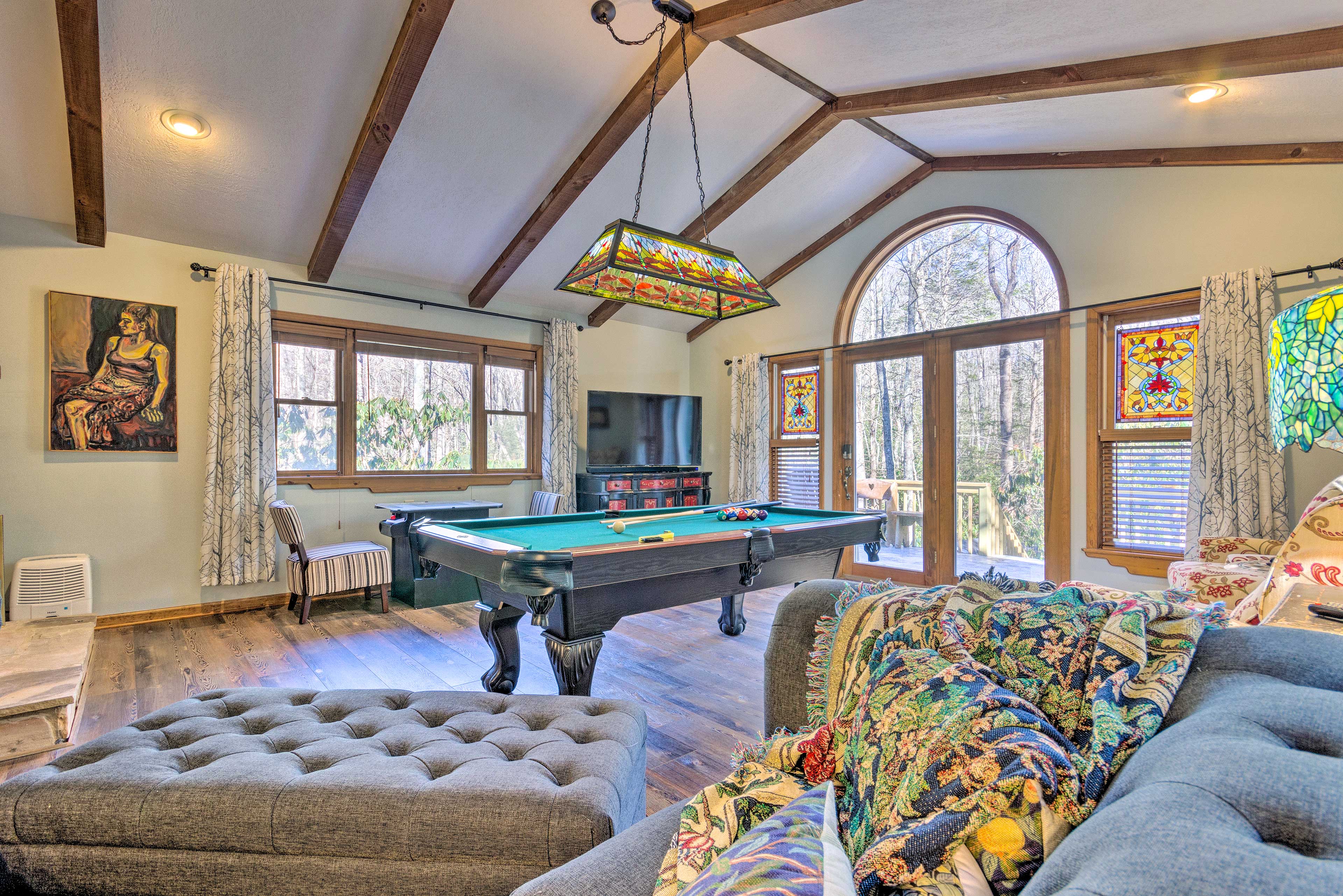 Property Image 1 - Private Blue Ridge Retreat: Hot Tub & Pool Table!