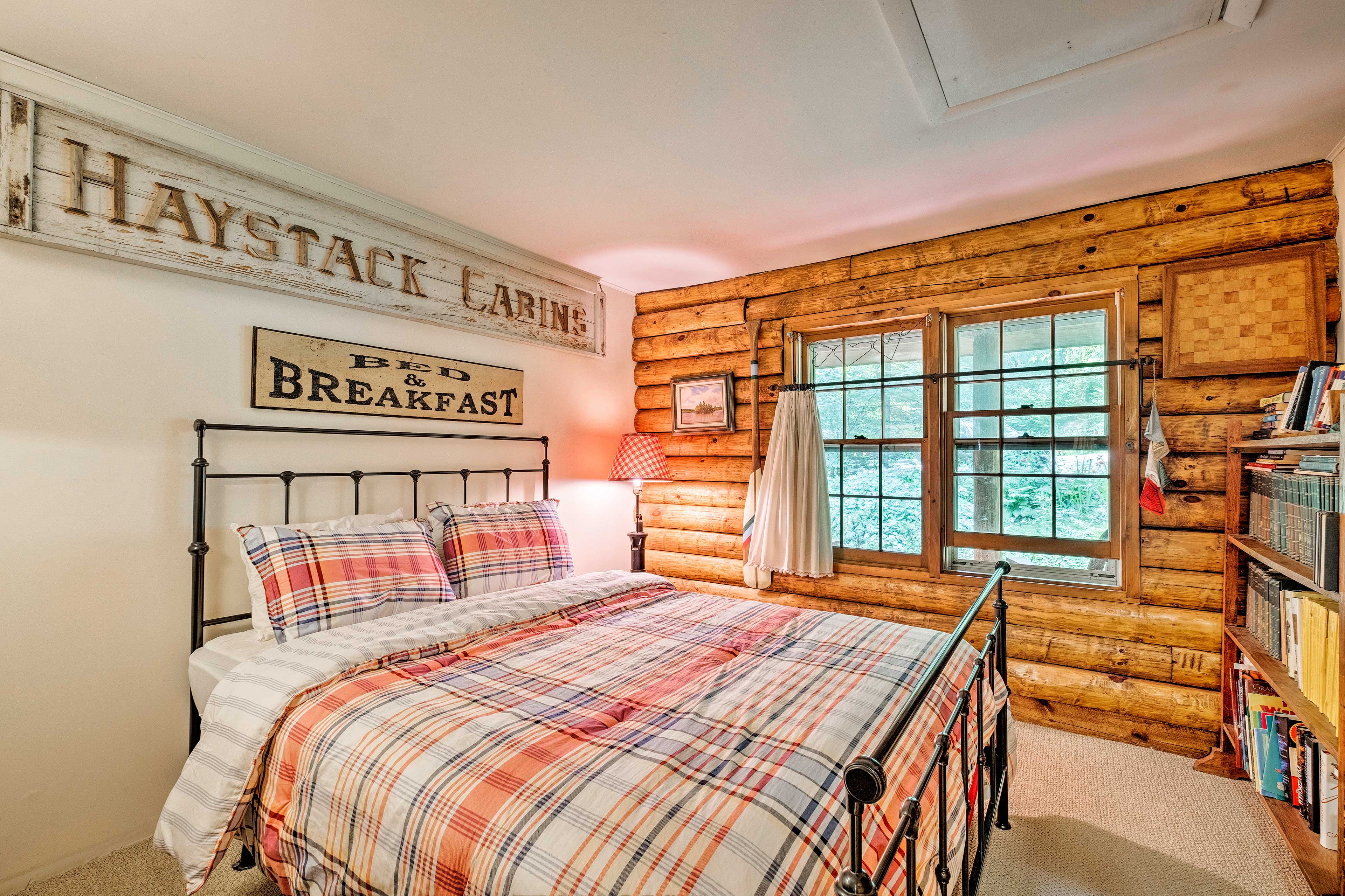 Private Wooded Cabin: 7 Mi to Mount Snow!