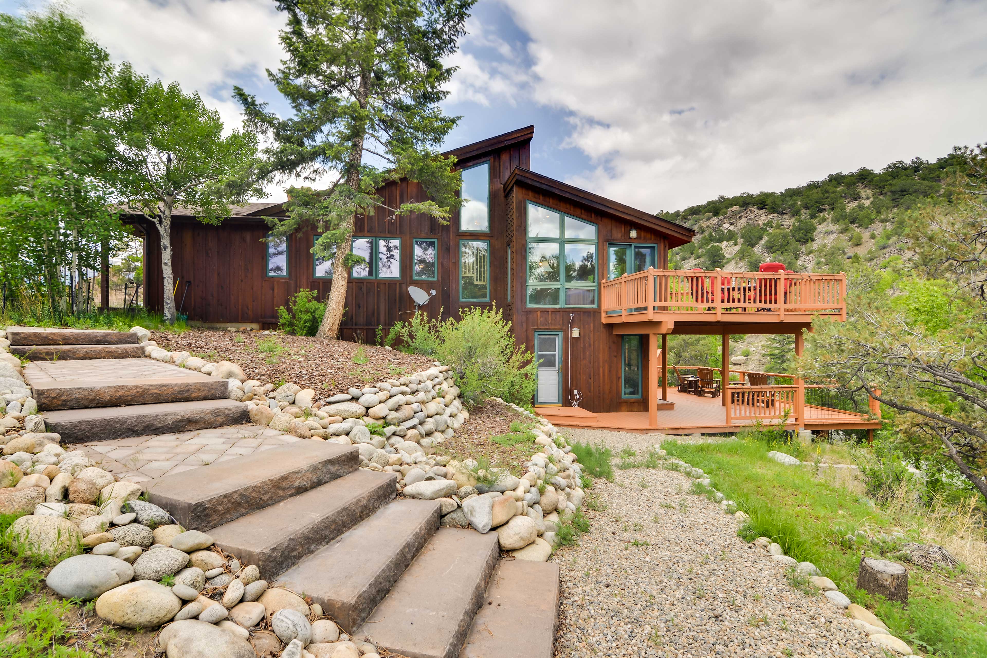 Buena Vista Retreat: Steps To Arkansas River!