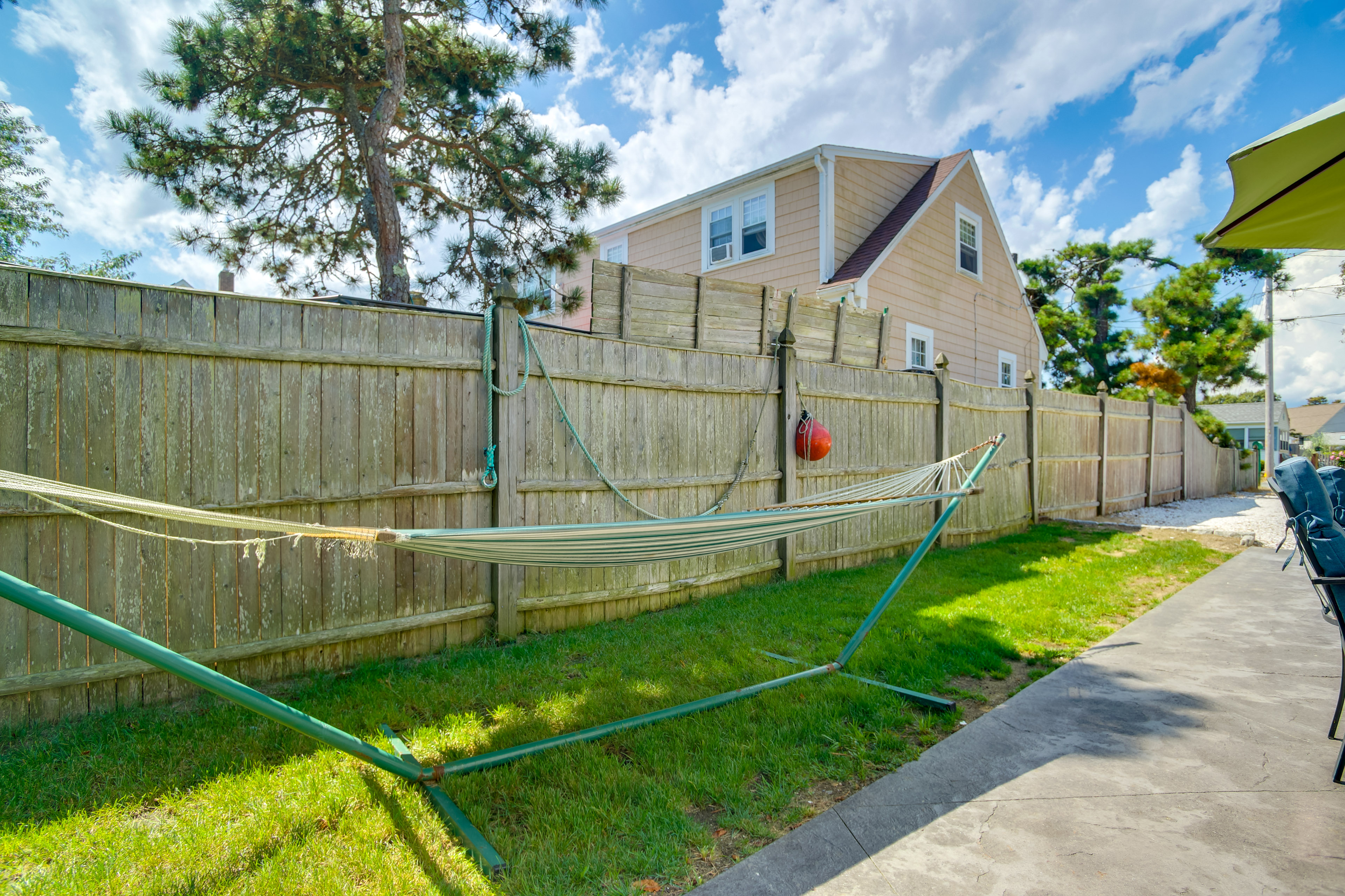 Walk to Beach: Quaint Dennis Home w/ Deck + Grill!