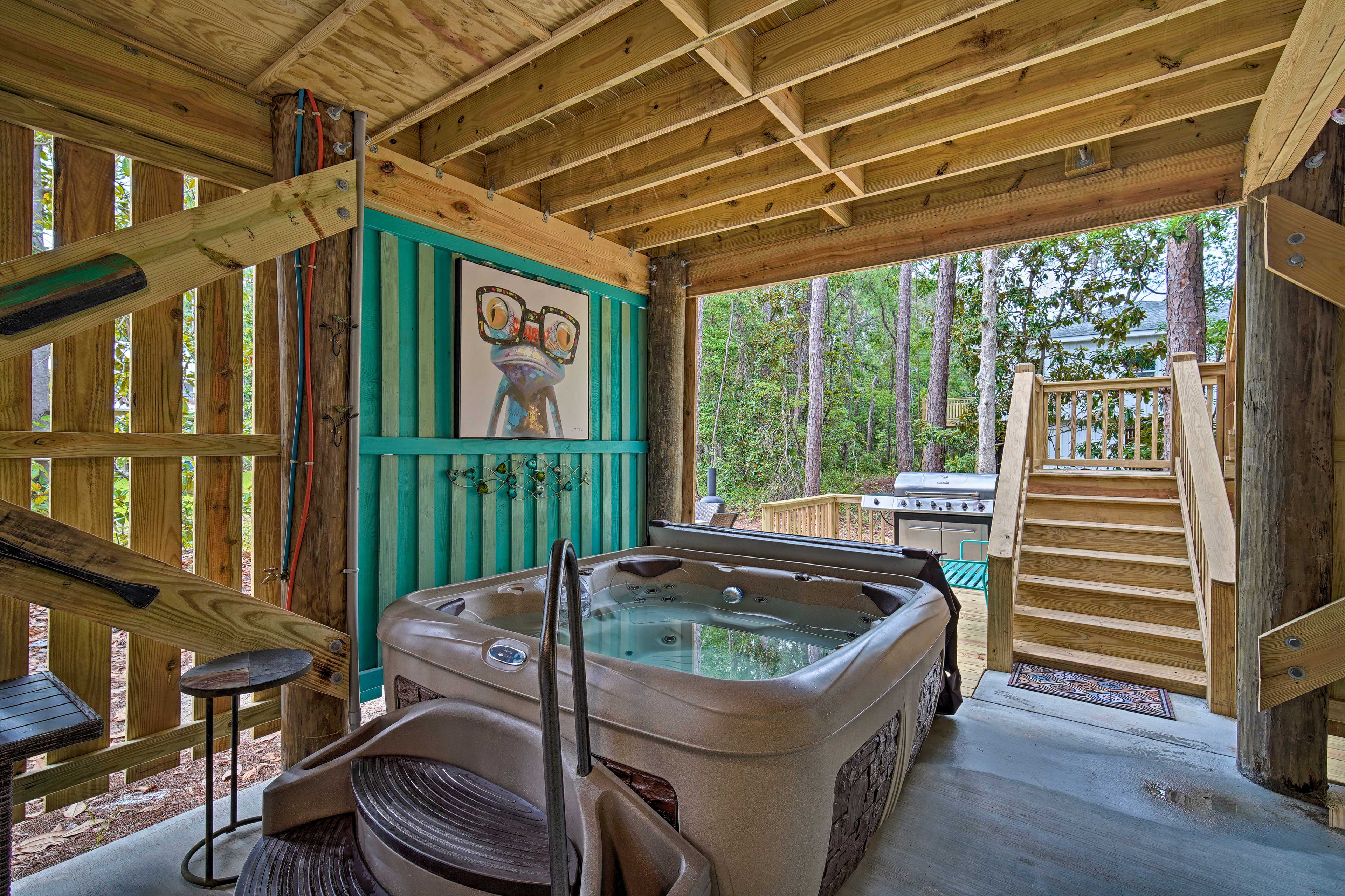 Property Image 2 - Quiet Fisherman’s House w/ Hot Tub + Tropical Bar!