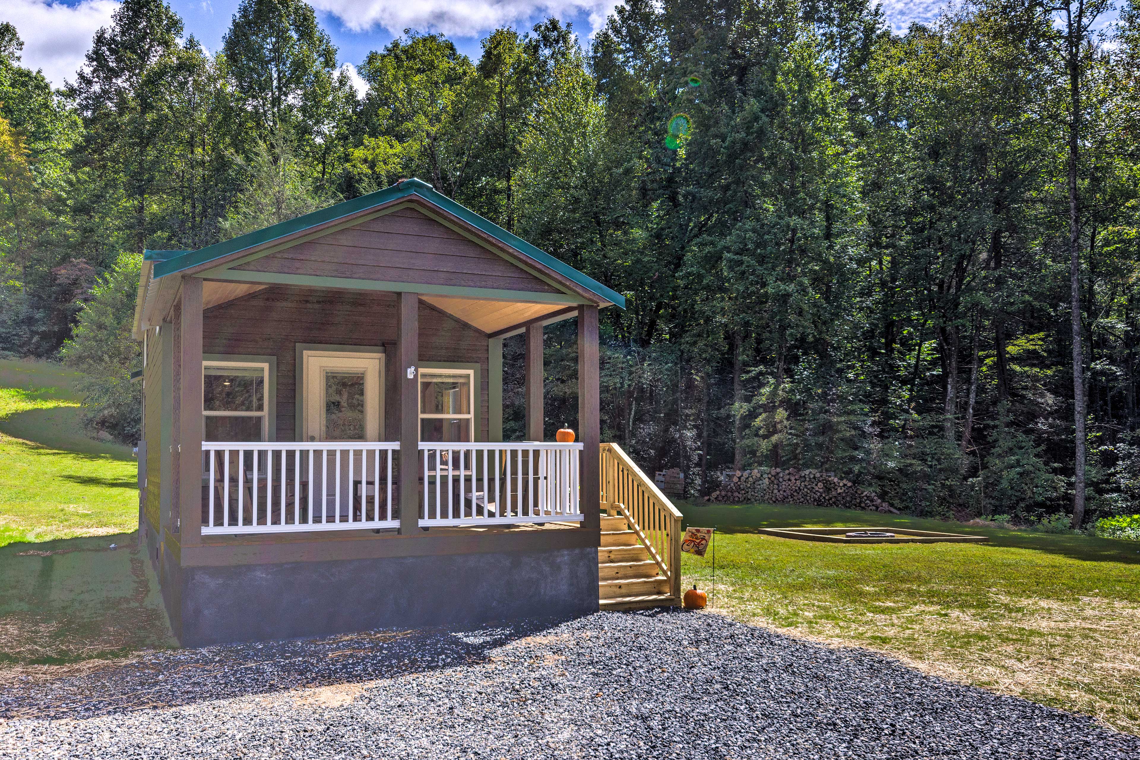 Property Image 2 - Quaint Mtn Cabin: Cottage Living Near Big Adventure