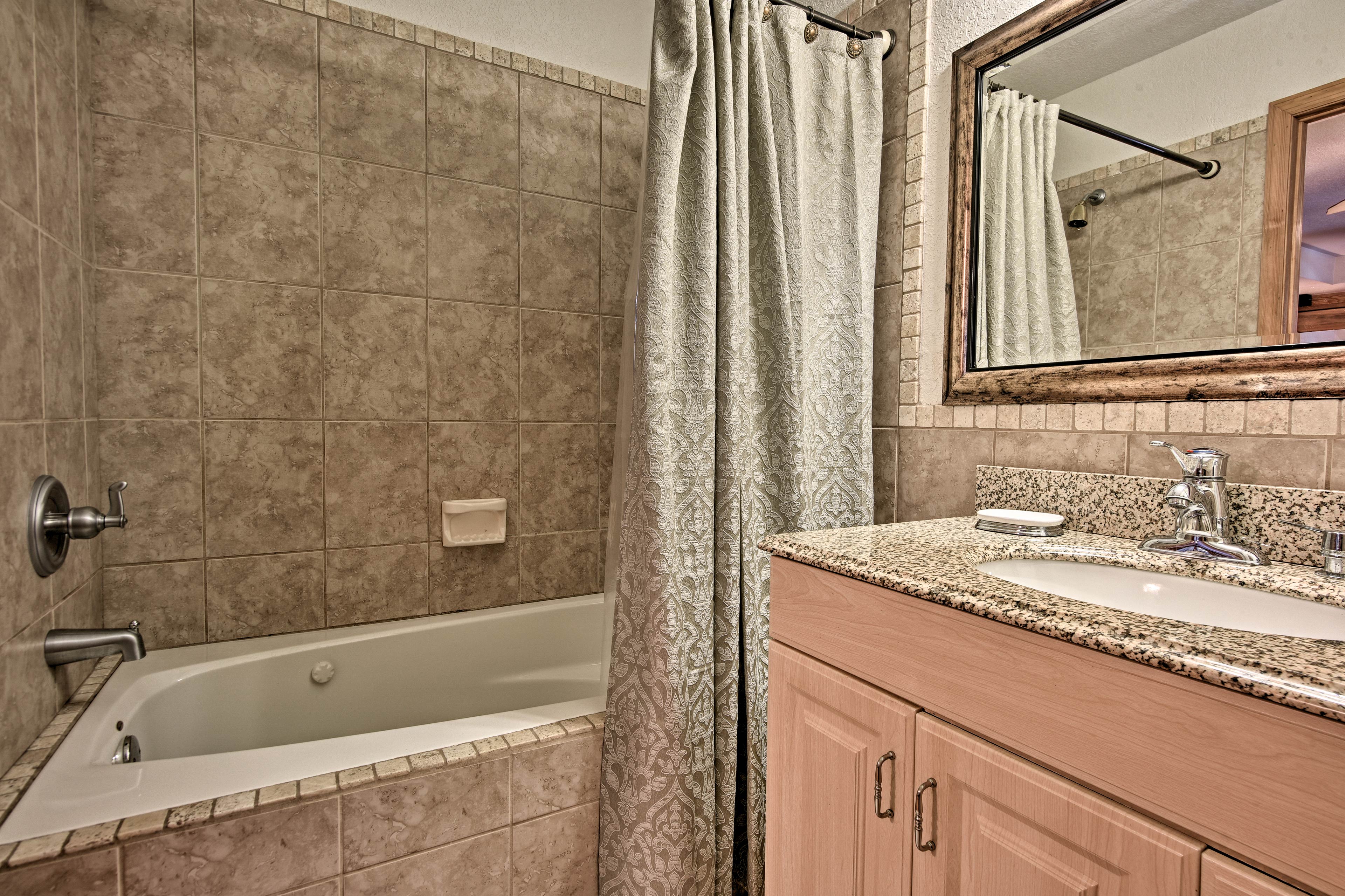 40-Acre Farm w/ Animals & Fishing in Sebring!