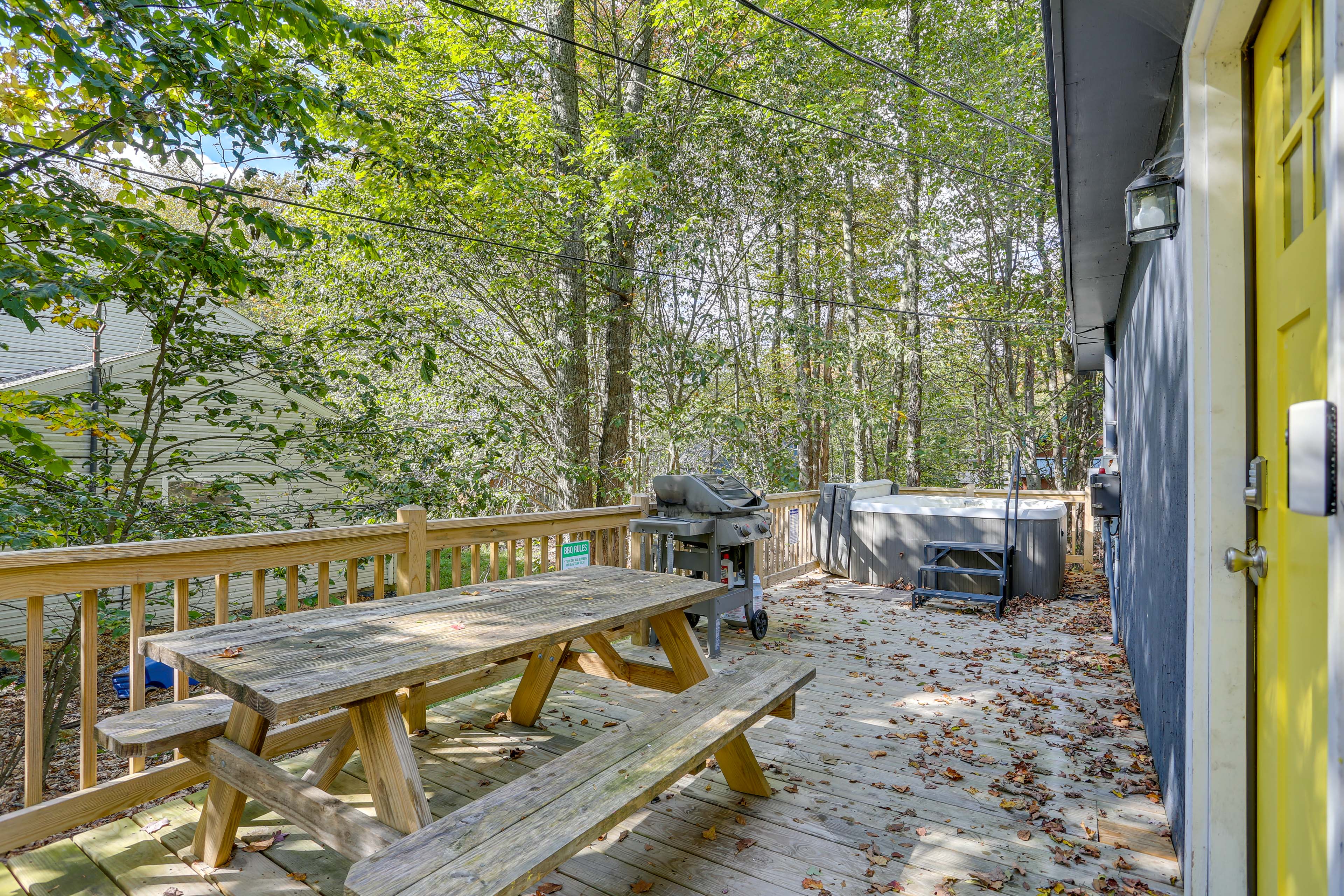 Modern Poconos Chalet w/ Private Hot Tub, Fire Pit