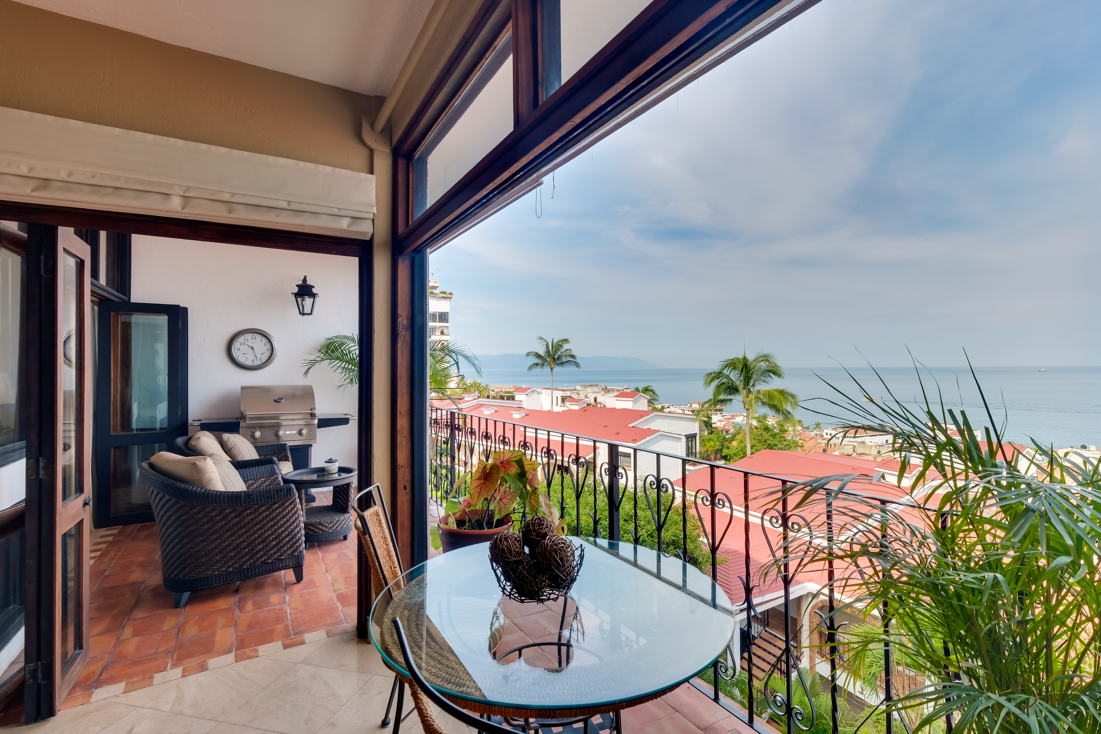 Resort Condo w/ Pool Access & Pacific Ocean Views!