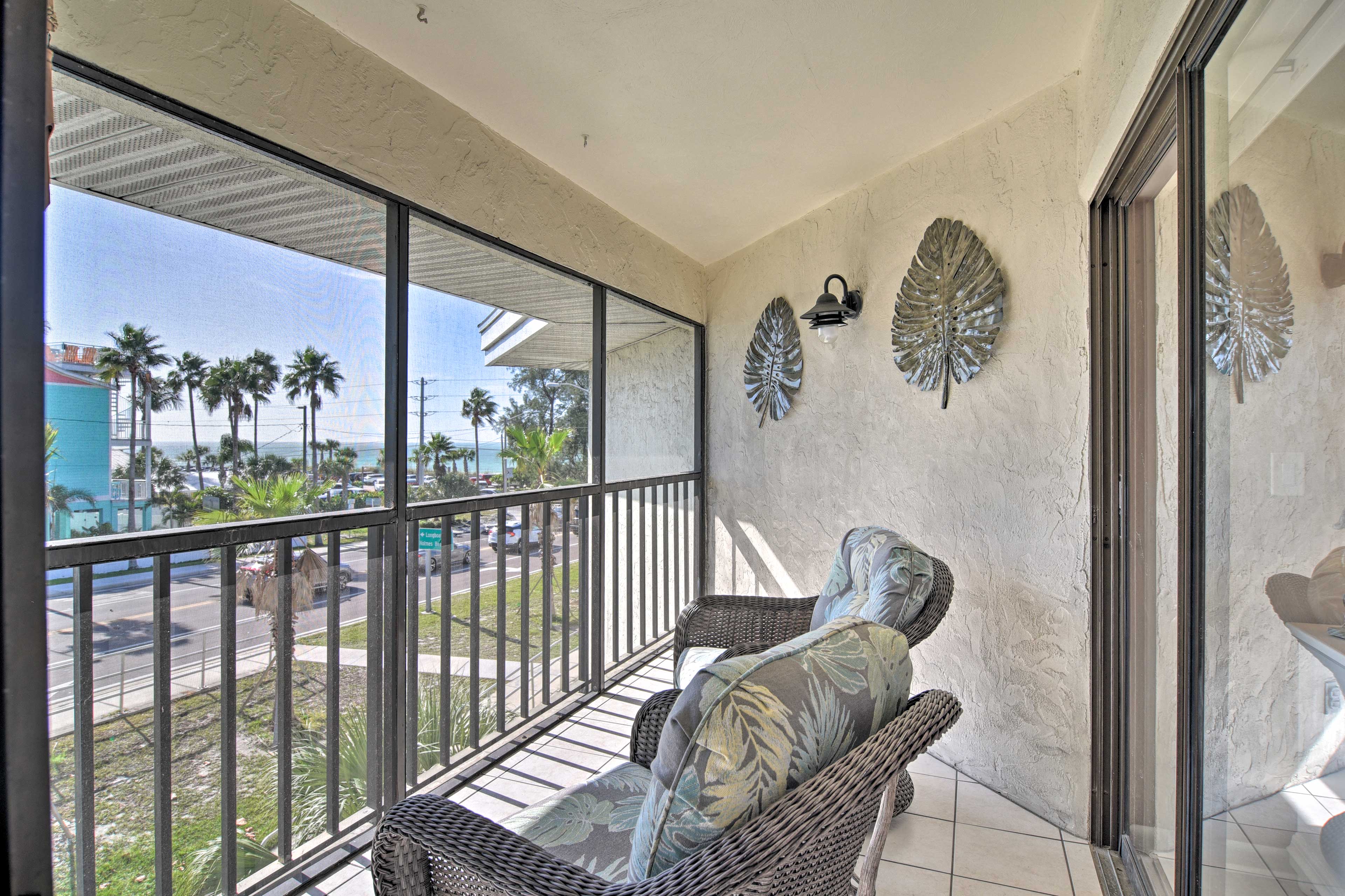 Property Image 2 - Renovated Beach Nook w/ Lanai, Steps to the Beach!