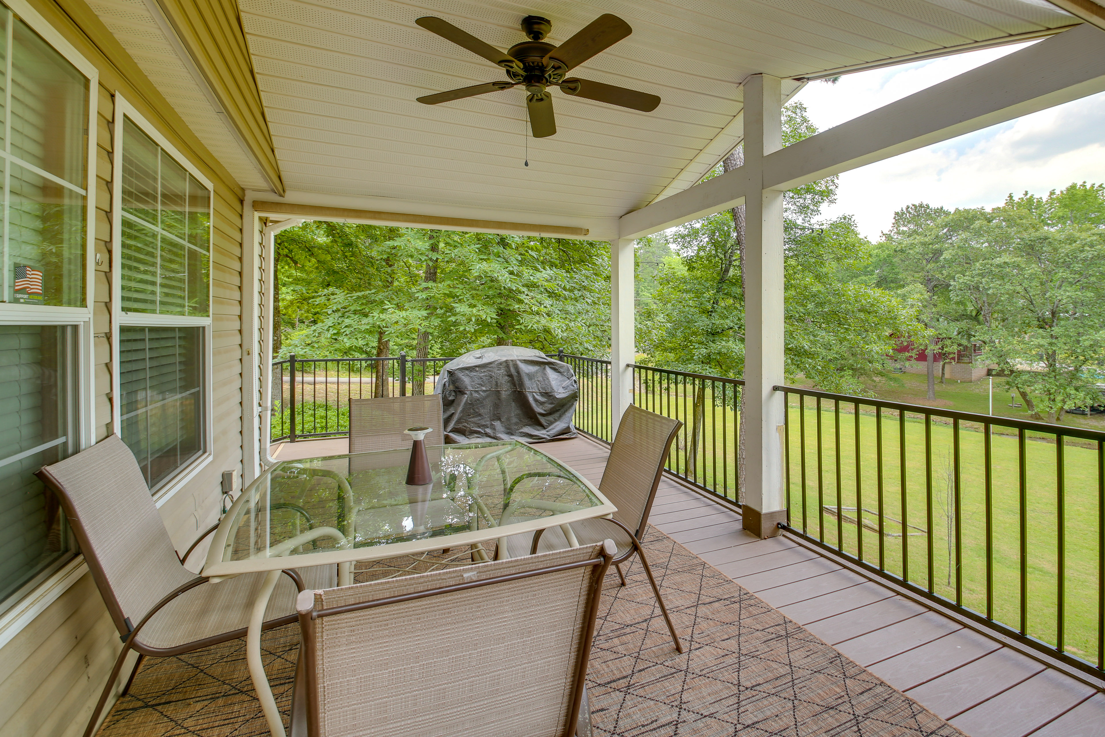 Property Image 2 - Retreat on Lake Hamilton w/ Sunroom & Dock!