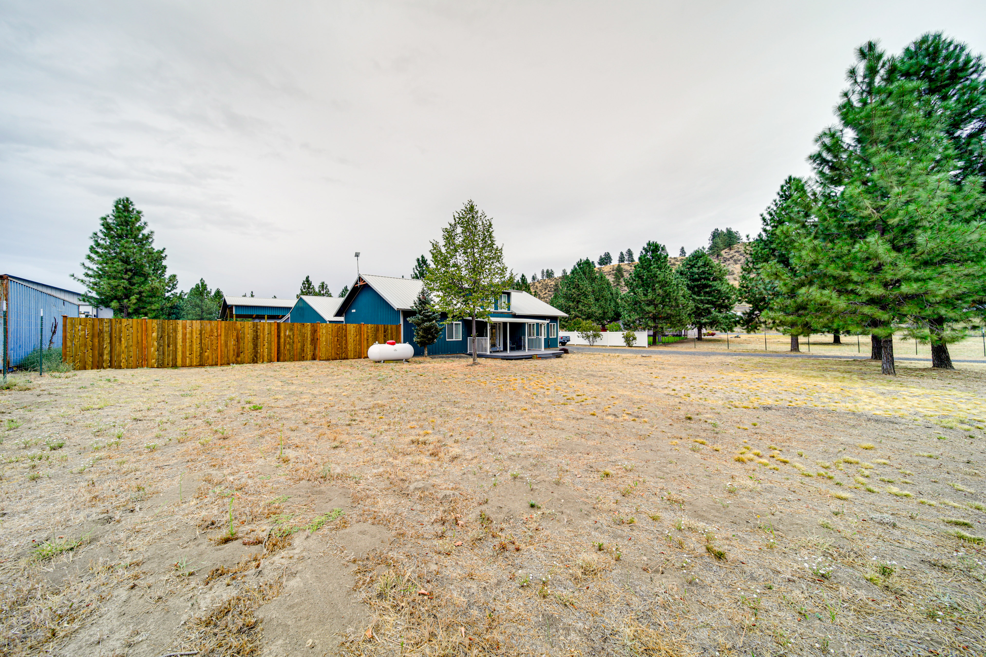 Property Image 1 - Unique Country Farmhouse Near Lake Roosevelt