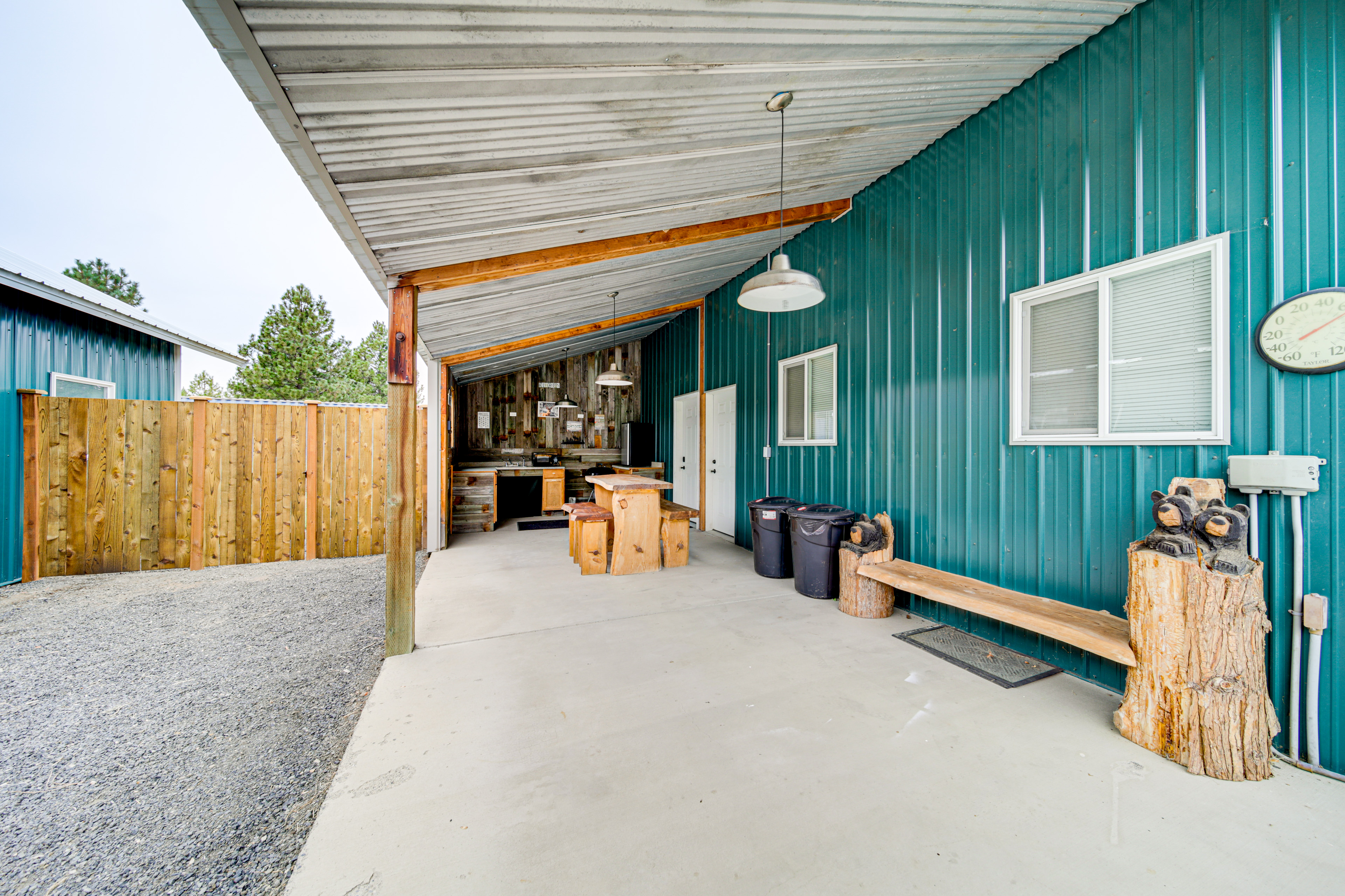 Unique Country Farmhouse Near Lake Roosevelt