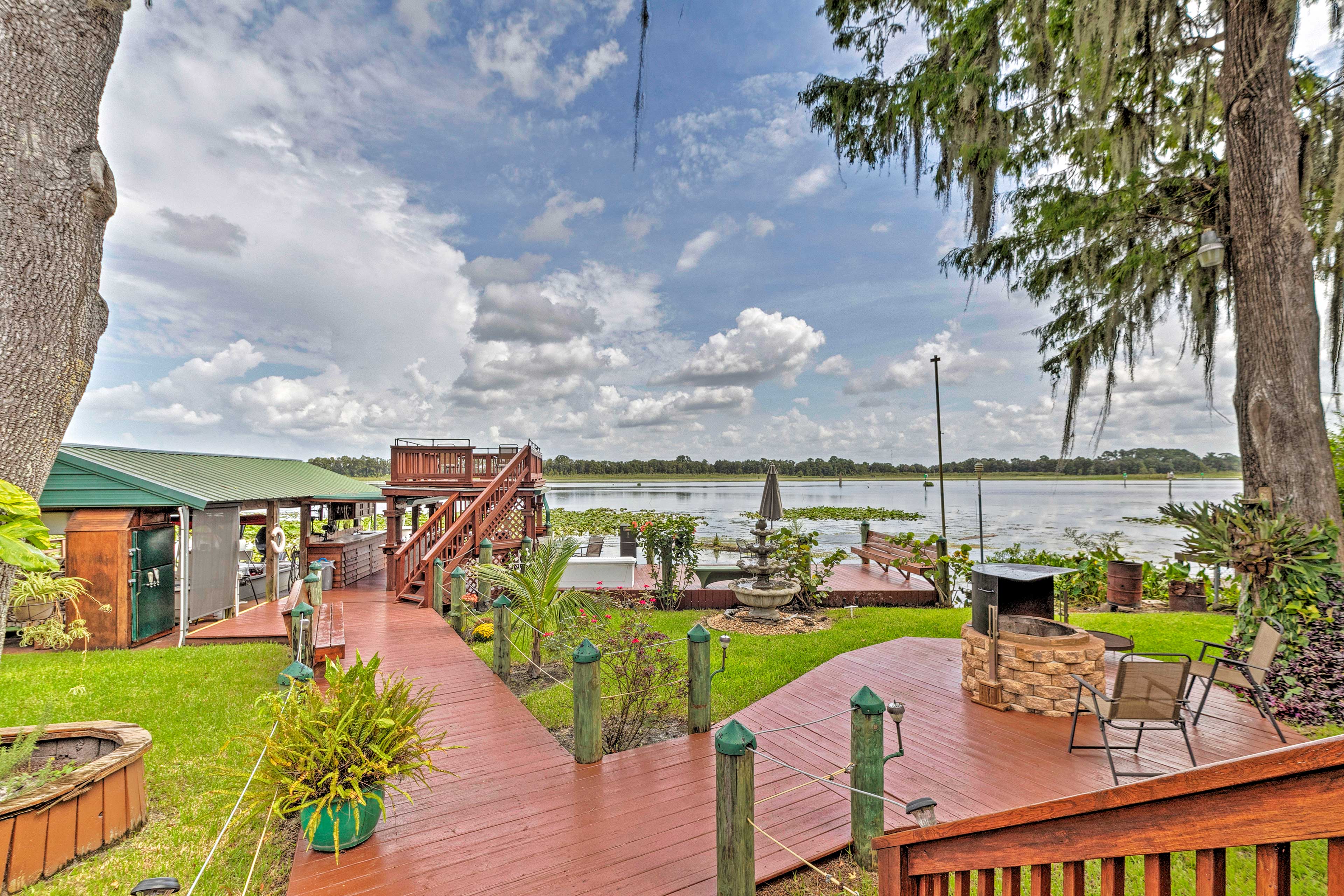 Ultimate Fisher’s Retreat on Lake Rousseau! Home Rental in Dunnellon