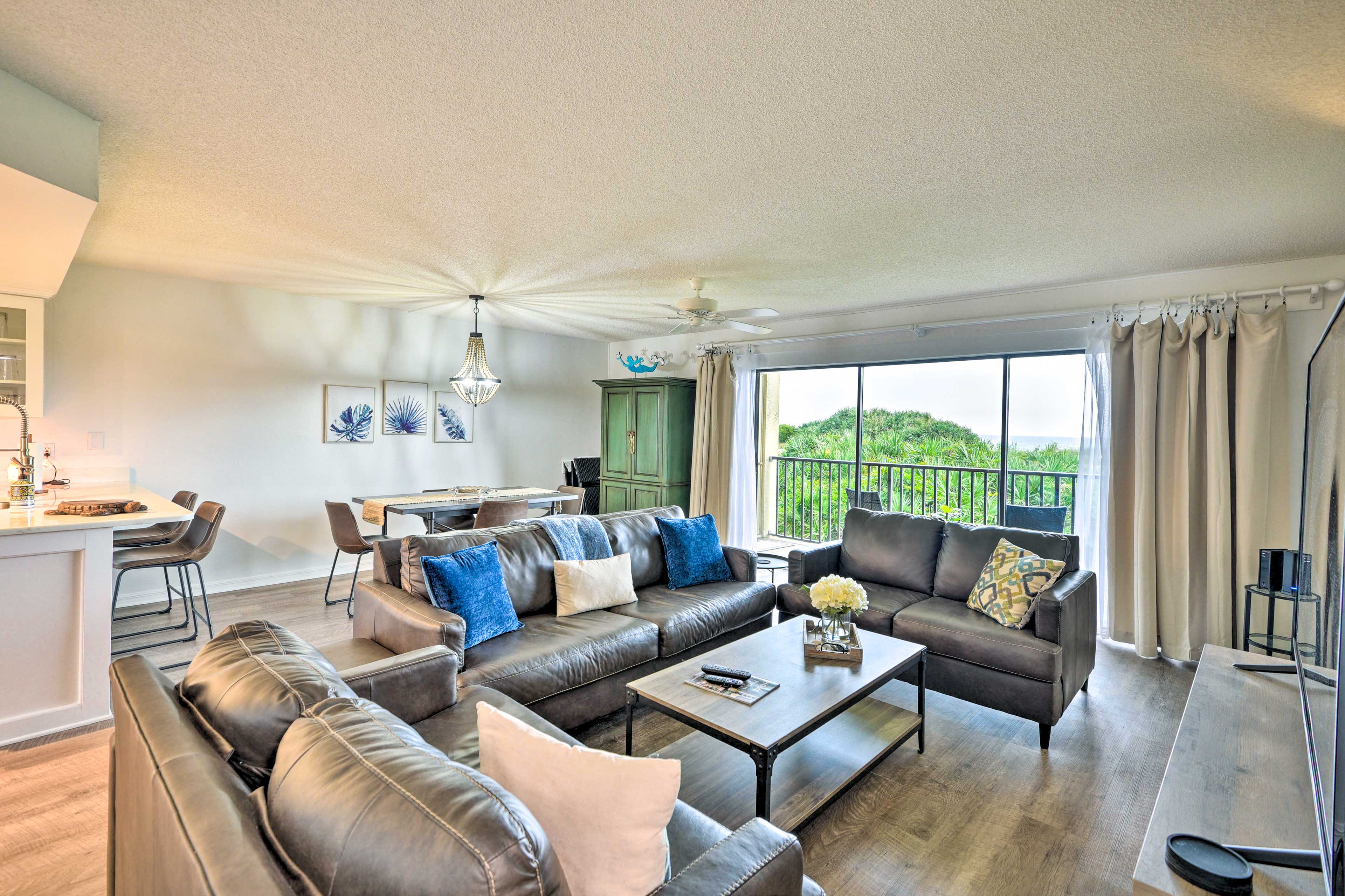 Property Image 1 - Ormond Beach Condo w/ Balcony + Pool Access!